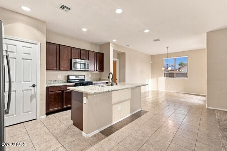 16833 W Moreland Street, Goodyear, AZ 85338 — photo 6 of 45