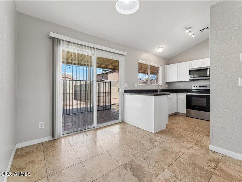 7522 W Highland Avenue, Phoenix, AZ 85033 — photo 4 of 20