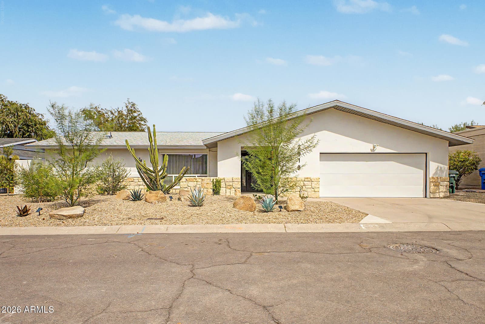 2818 E Malapai Drive, Phoenix, AZ 85028 — photo 1 of 39