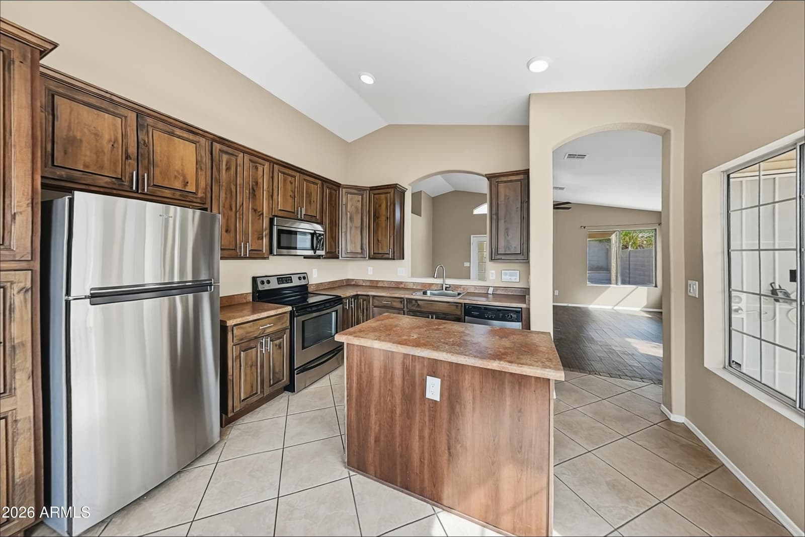 6910 W Via Del Sol Drive, Glendale, AZ 85310 — photo 4 of 14