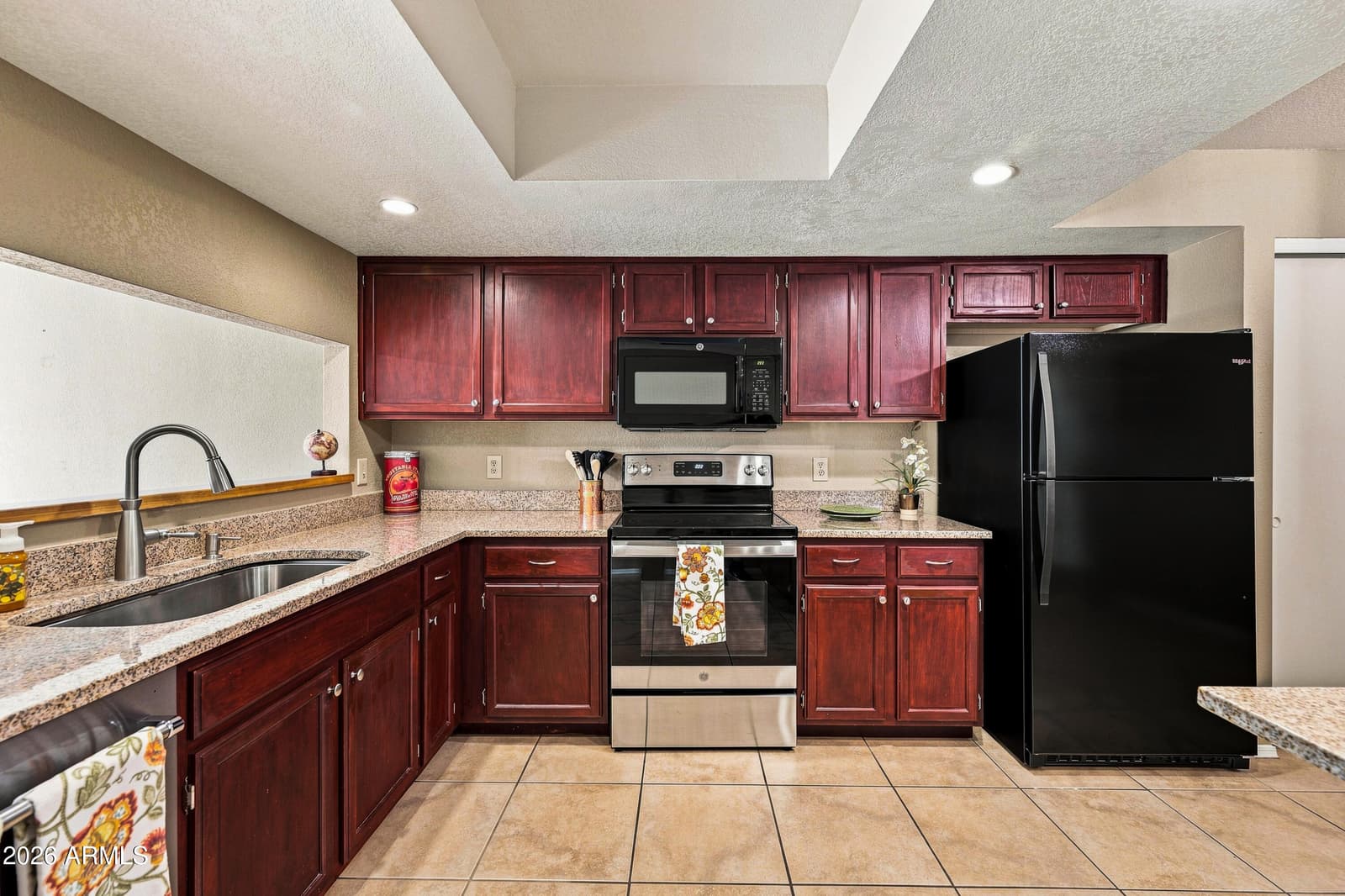 4207 E Jojoba Road, Phoenix, AZ 85044 — photo 2 of 39