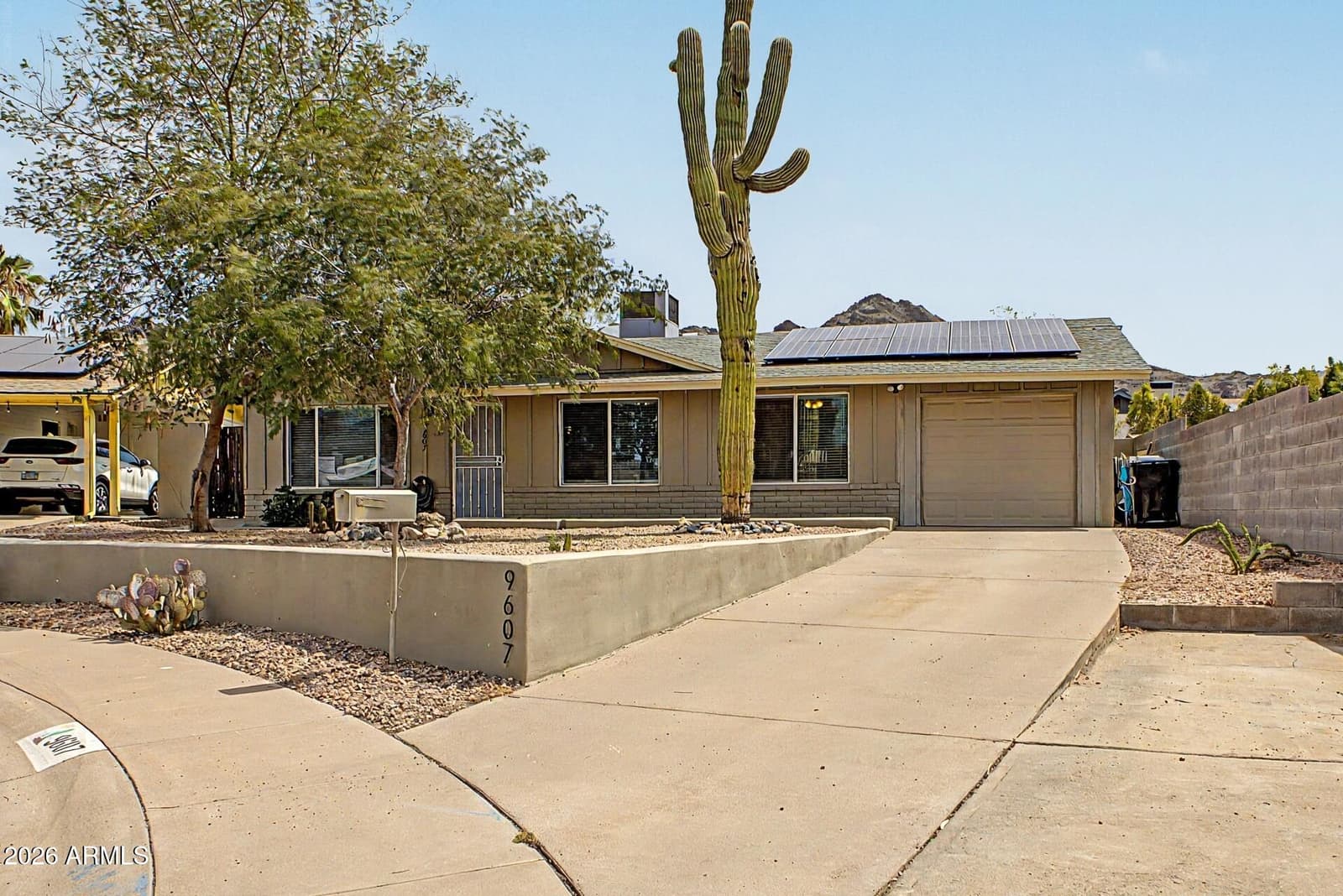 9607 N 15th Place, Phoenix, AZ 85020 — photo 4 of 31