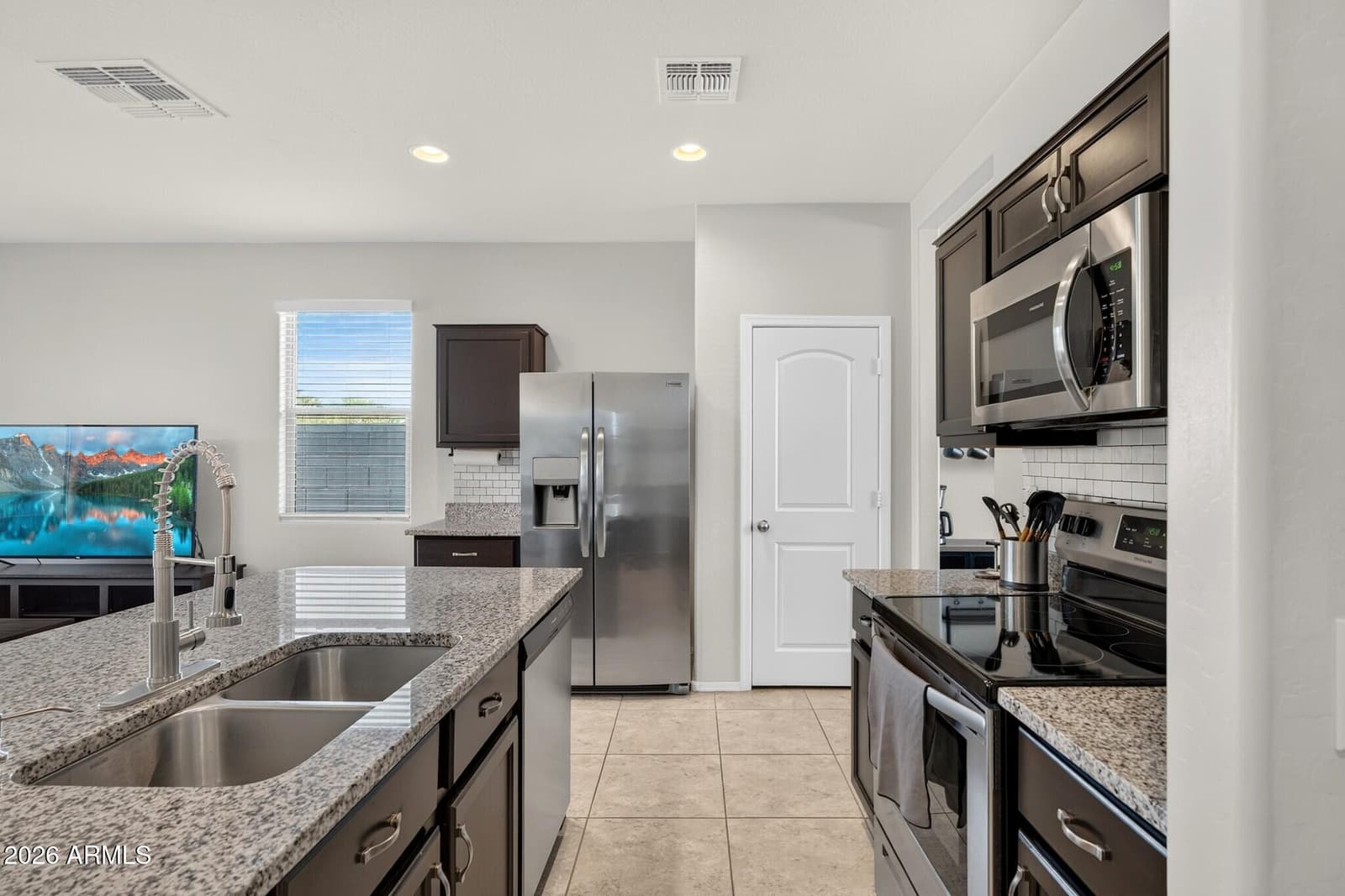 10470 E Marigold Lane, Florence, AZ 85132 — photo 9 of 36