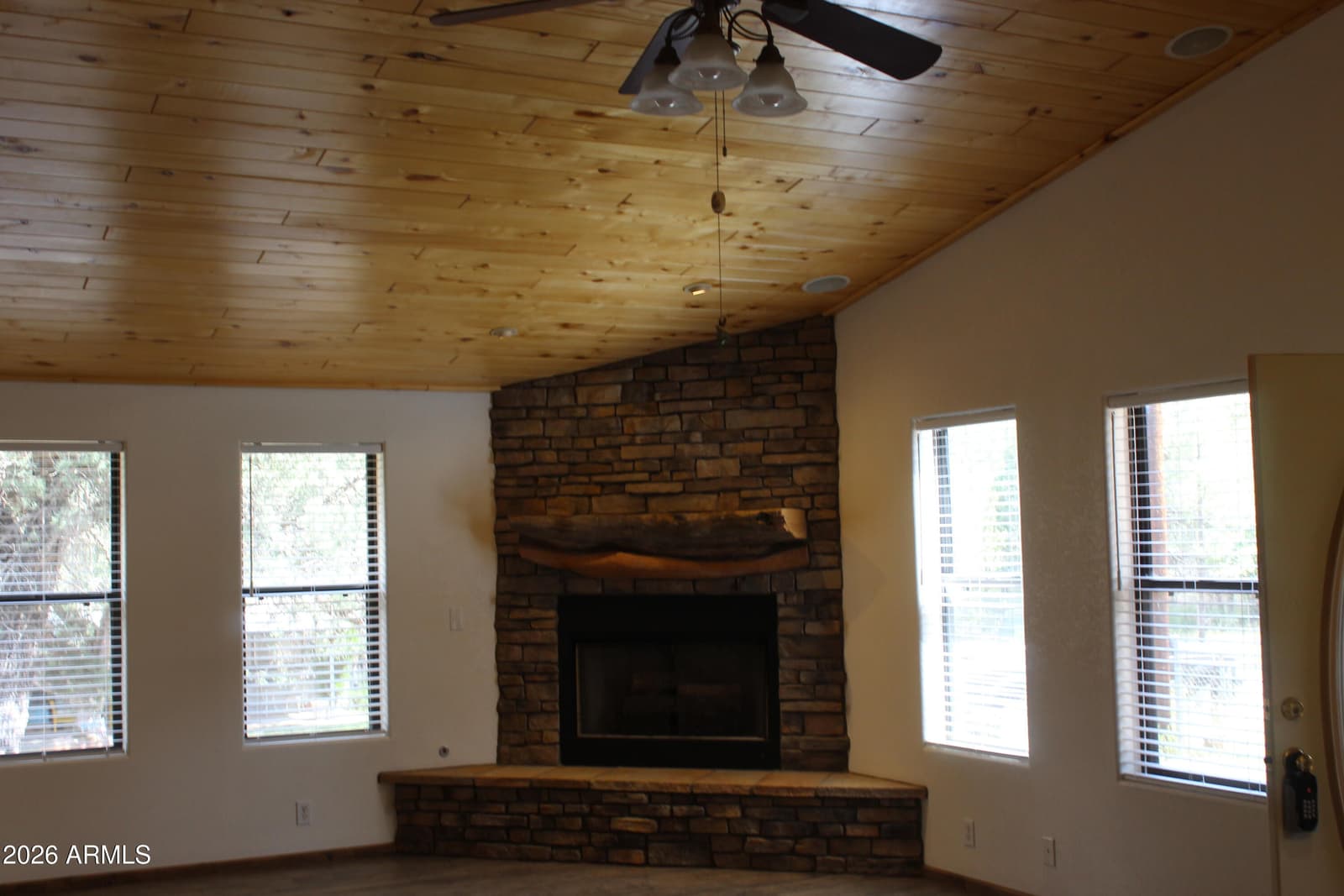 2882 Verde Road, Overgaard, AZ 85933 — photo 3 of 12