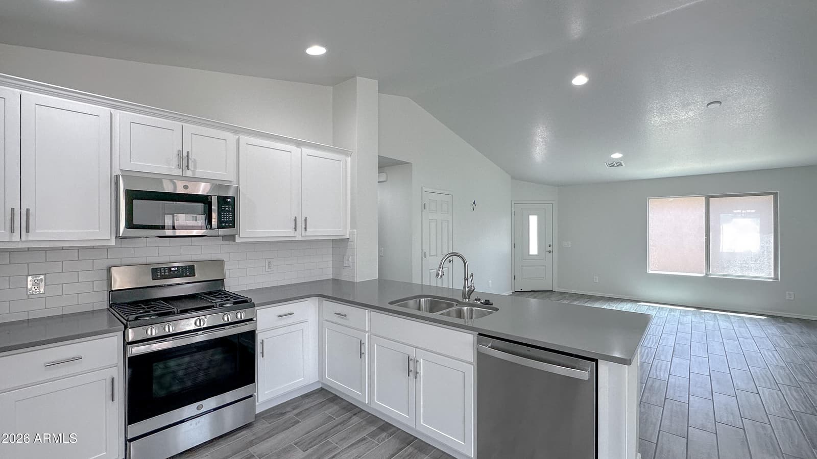 336 Brookhaven Place, Sierra Vista, AZ 85635 — photo 9 of 29
