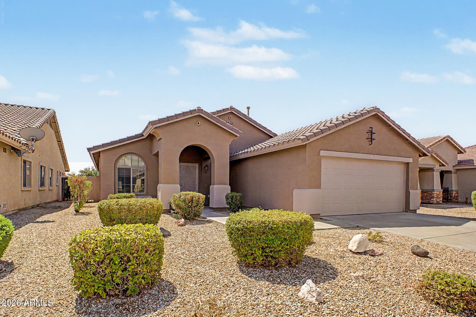 15249 W Post Drive, Surprise, AZ 85374 — photo 4 of 43