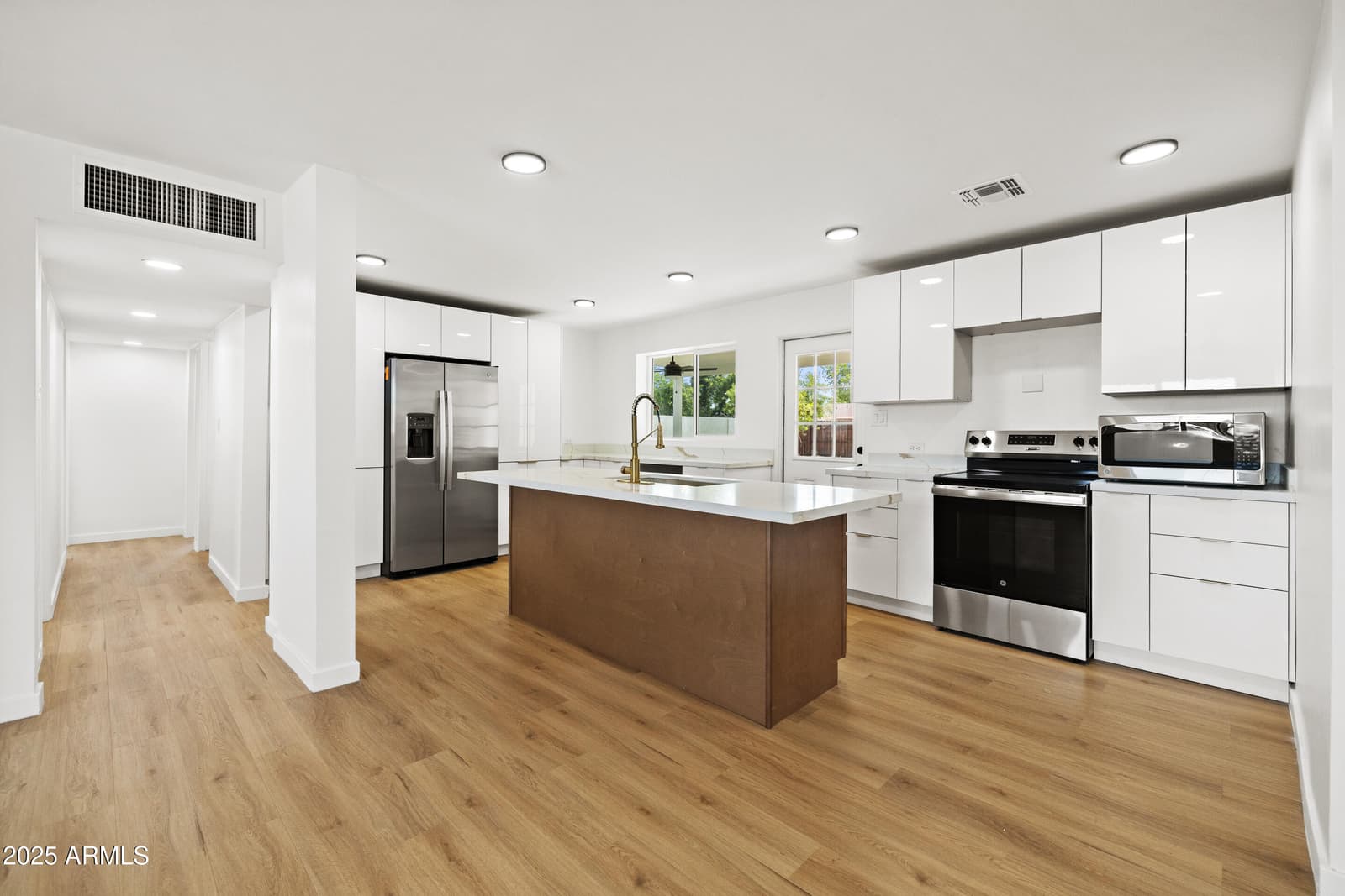 2201 N 29th Place, Phoenix, AZ 85008 — photo 5 of 37