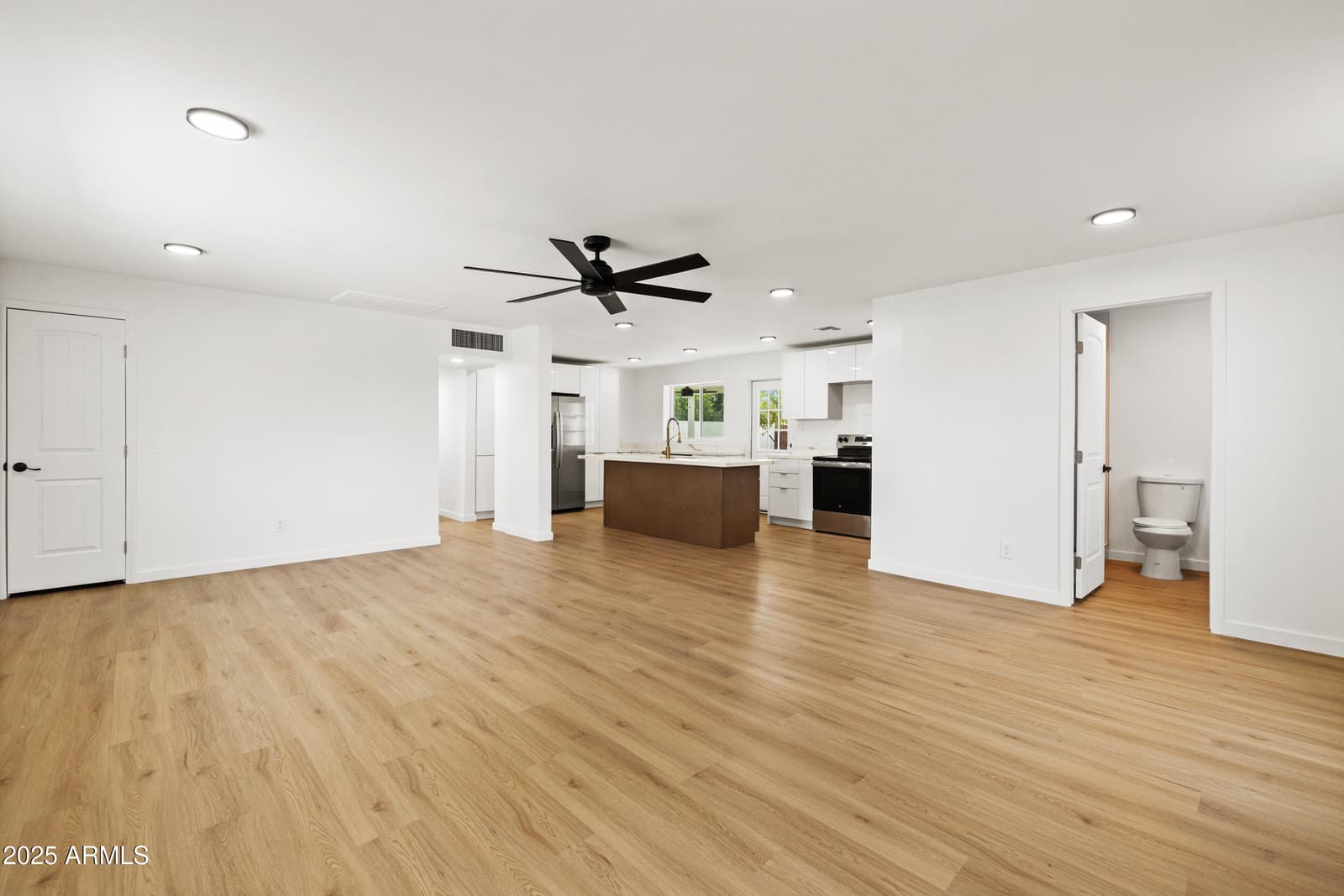 2201 N 29th Place, Phoenix, AZ 85008 — photo 10 of 37