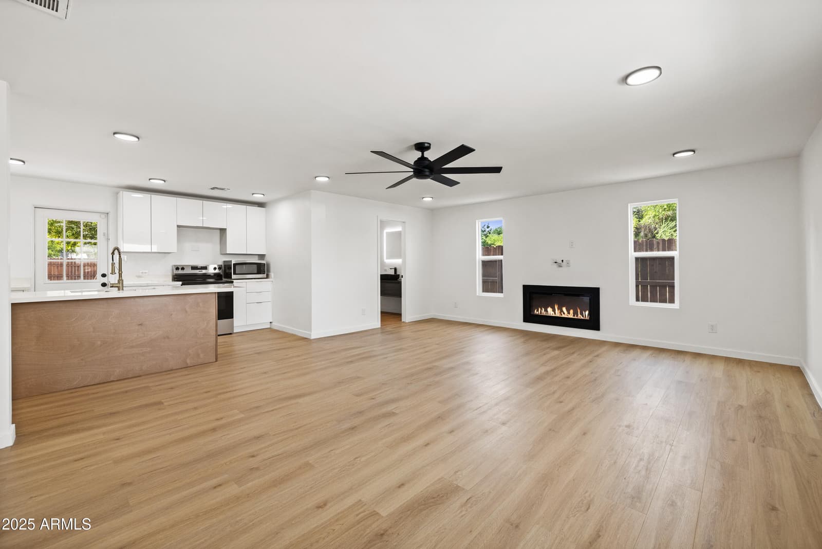 2201 N 29th Place, Phoenix, AZ 85008 — photo 3 of 37