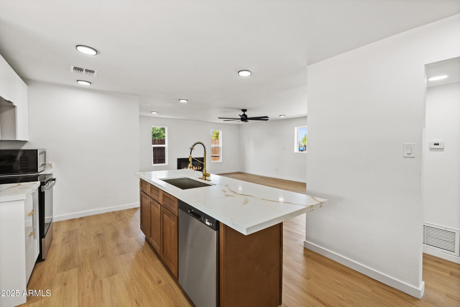 2201 N 29th Place, Phoenix, AZ 85008 — photo 11 of 37