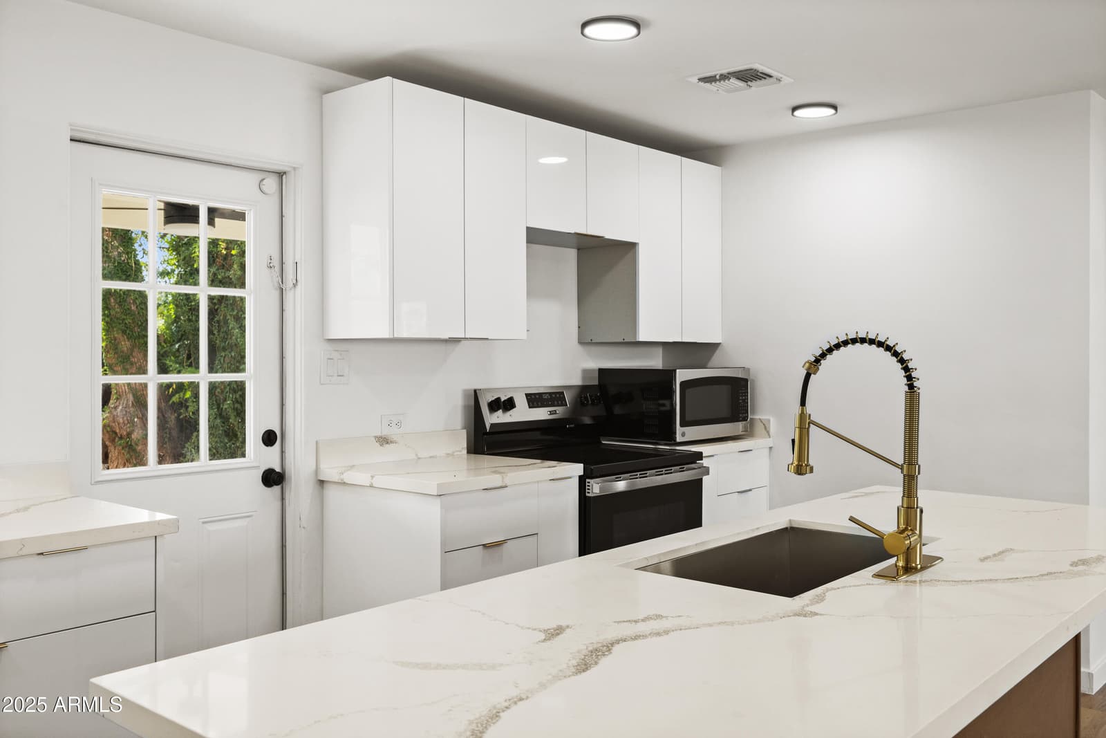 2201 N 29th Place, Phoenix, AZ 85008 — photo 13 of 37