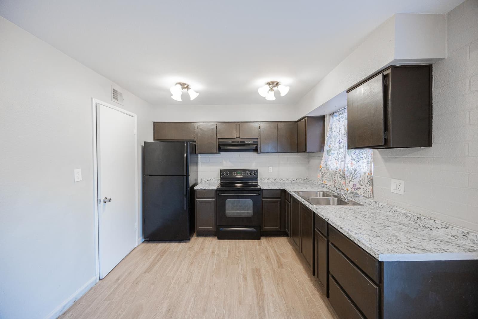 6565 N 19th Avenue 53, Phoenix, AZ 85015 — photo 11 of 25