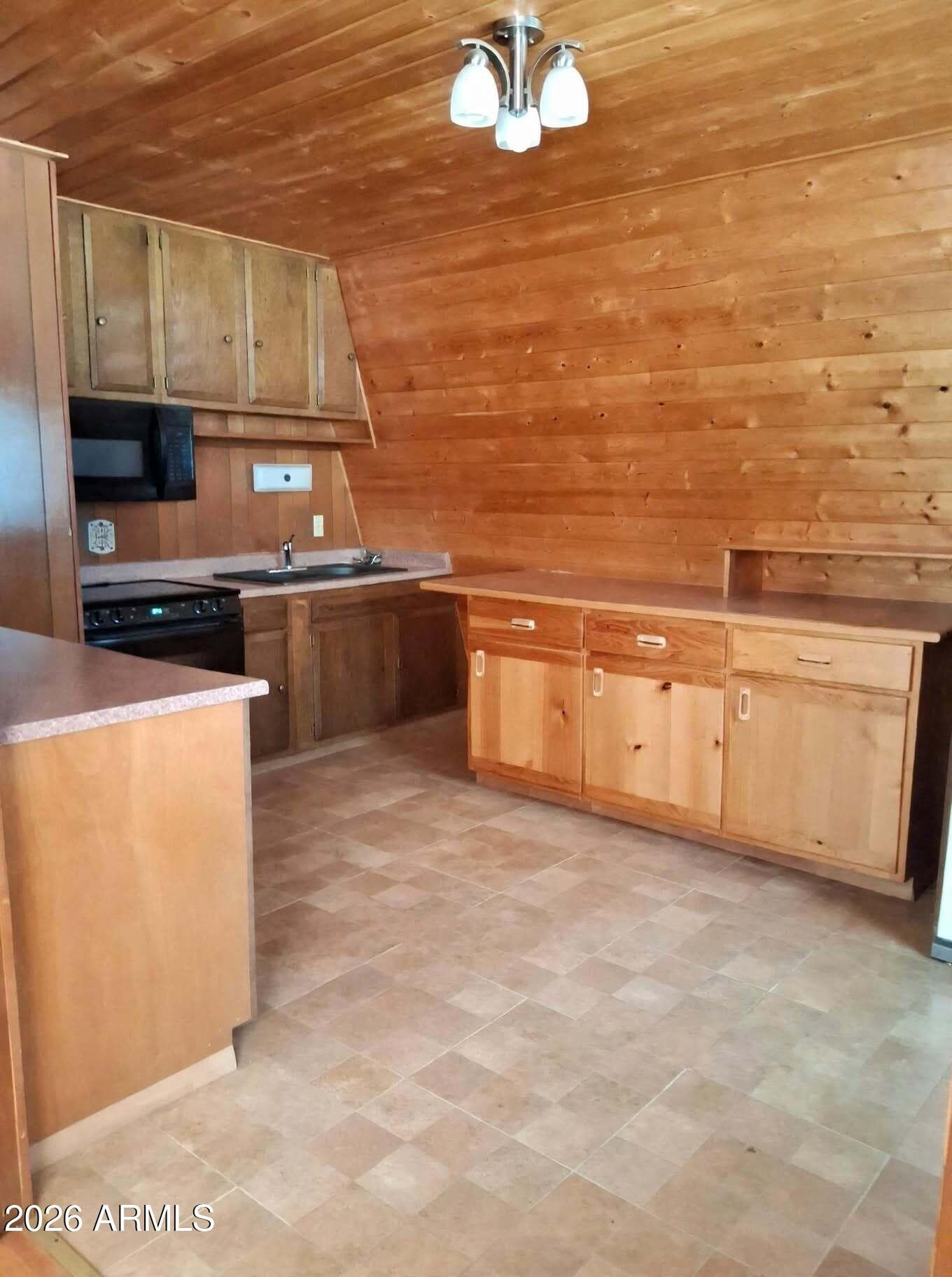 593 E Lamarcia Drive, Camp Verde, AZ 86322 — photo 6 of 8