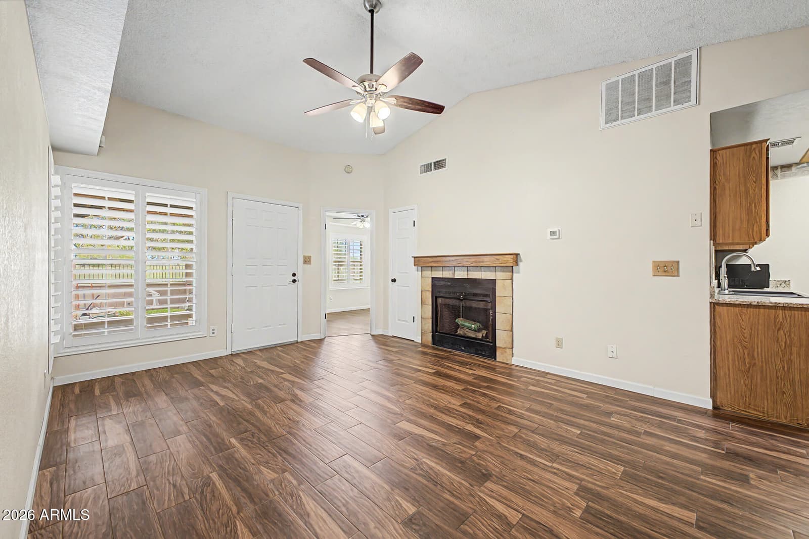 8140 N 107th Avenue 91, Peoria, AZ 85345 — photo 4 of 15