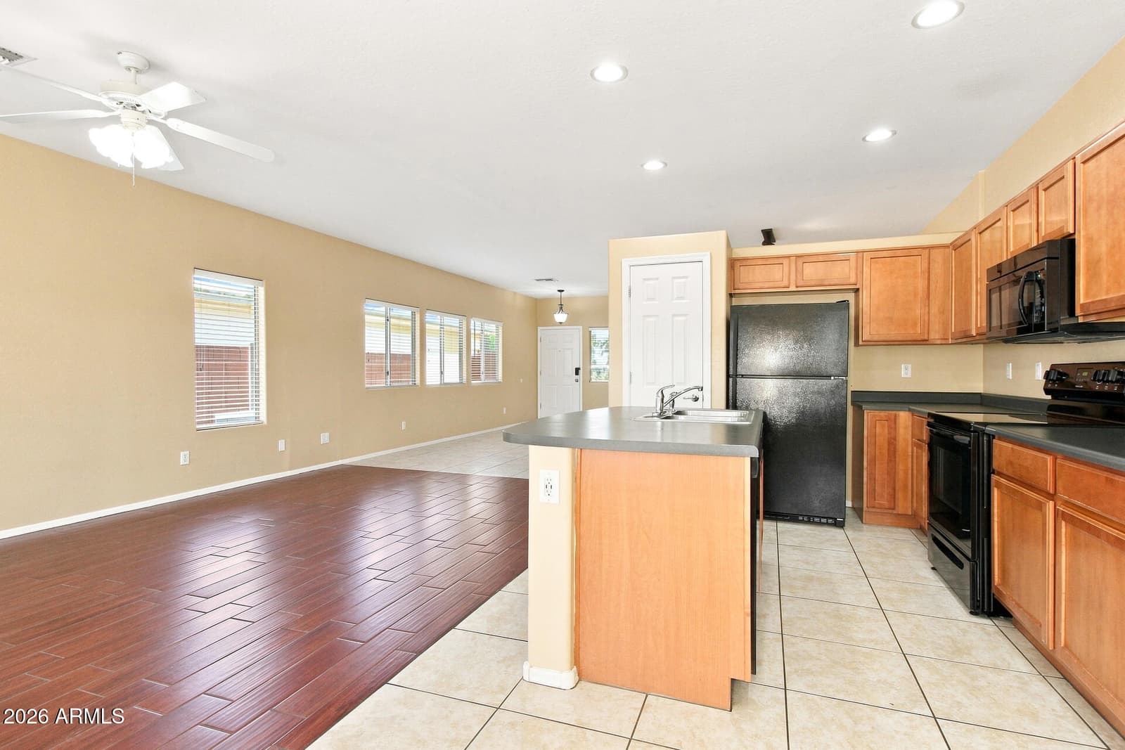 10233 W Parkway Drive, Tolleson, AZ 85353 — photo 8 of 21