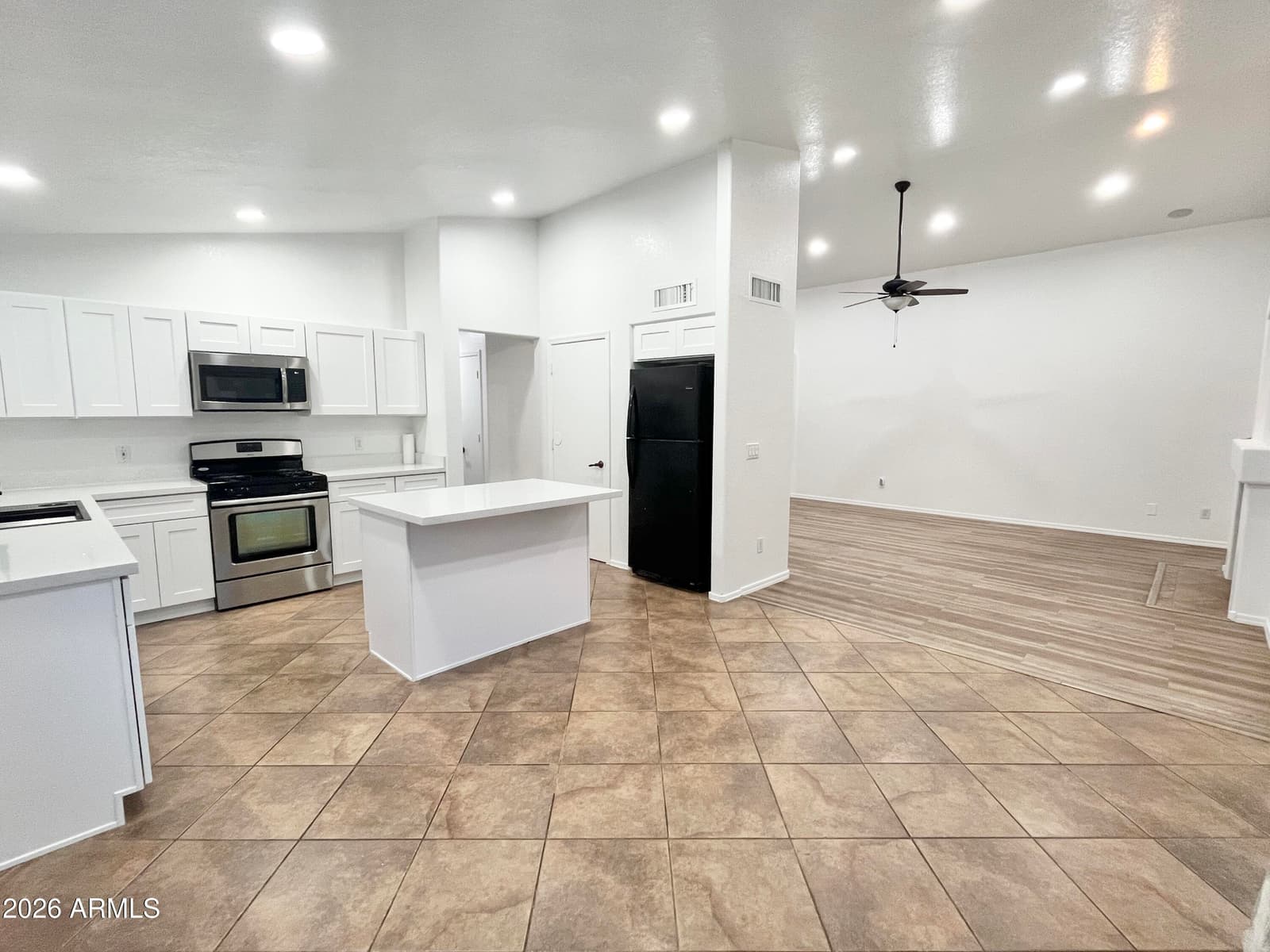 8565 W Denton Lane, Glendale, AZ 85305 — photo 13 of 38