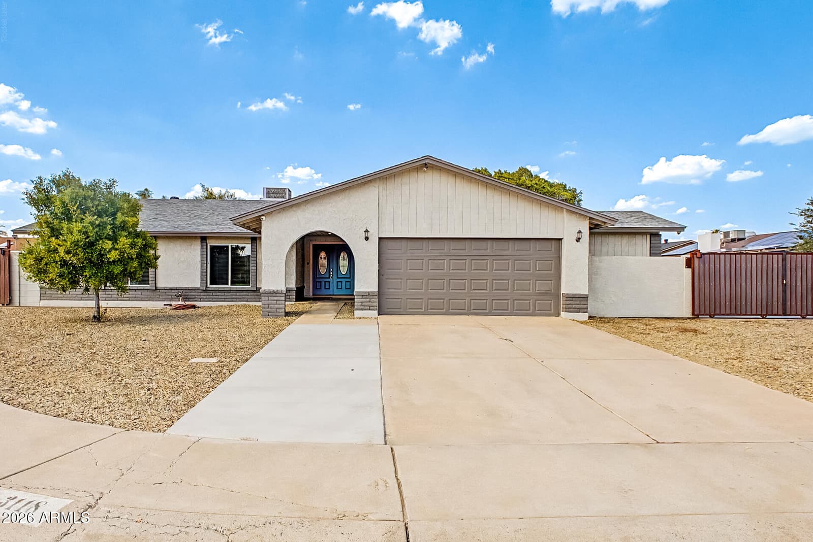 3118 W Woodridge Drive, Phoenix, AZ 85053 — photo 1 of 35