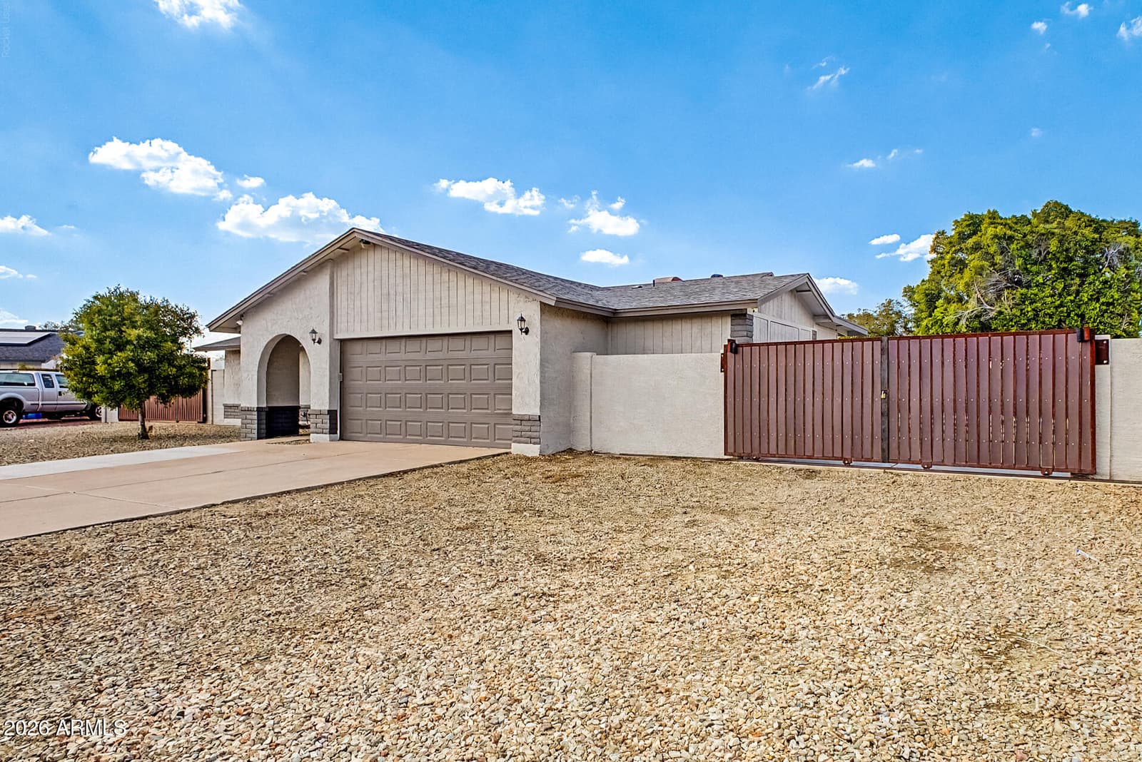3118 W Woodridge Drive, Phoenix, AZ 85053 — photo 2 of 35
