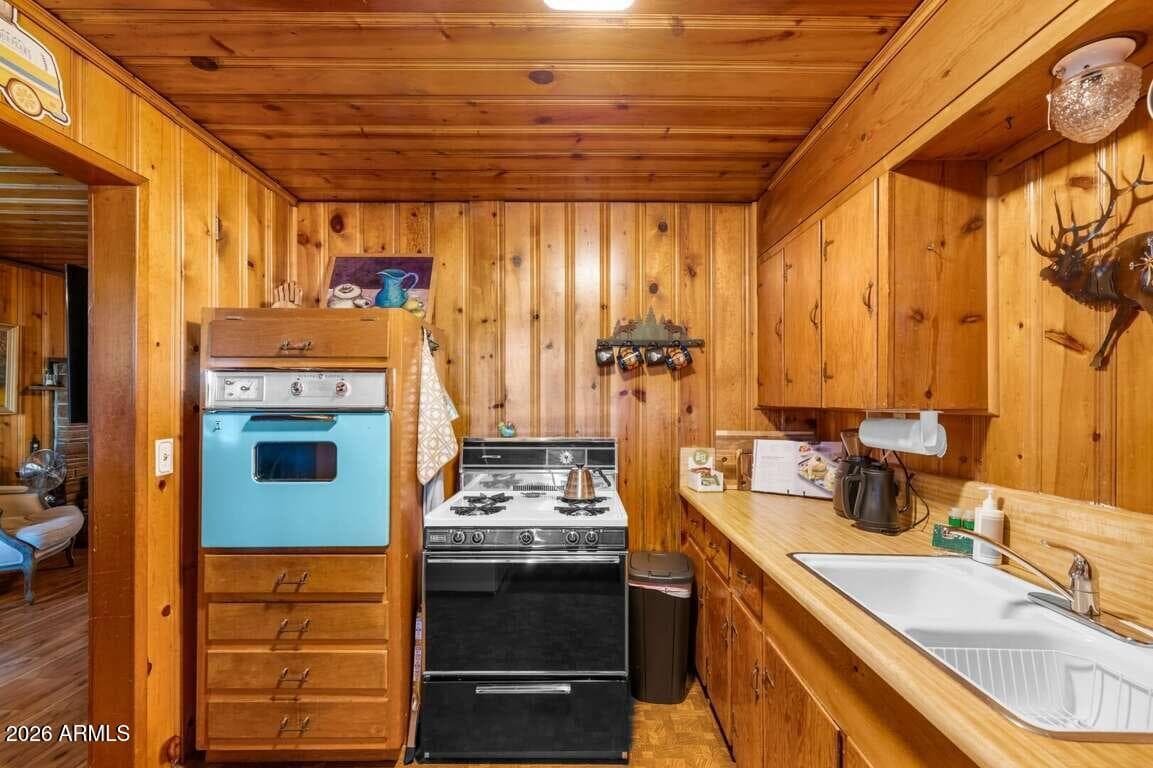 945 Osage, Flagstaff, AZ 86005 — photo 5 of 30