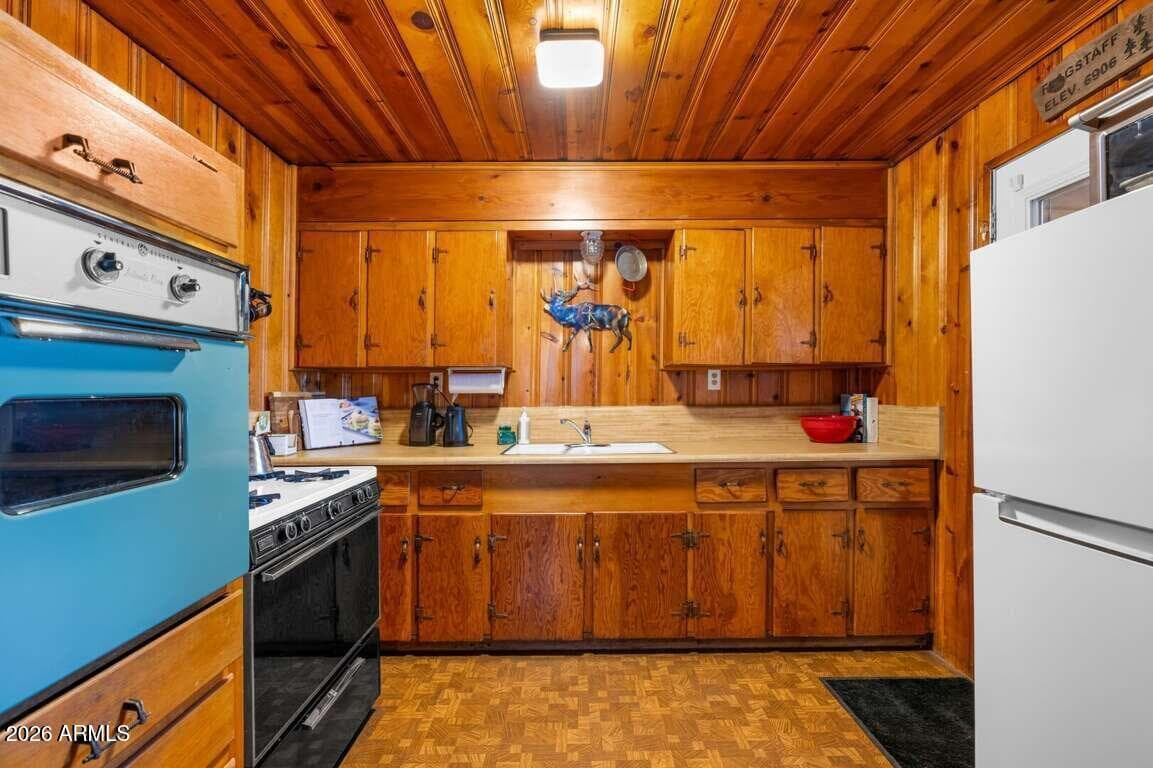 945 Osage, Flagstaff, AZ 86005 — photo 19 of 30