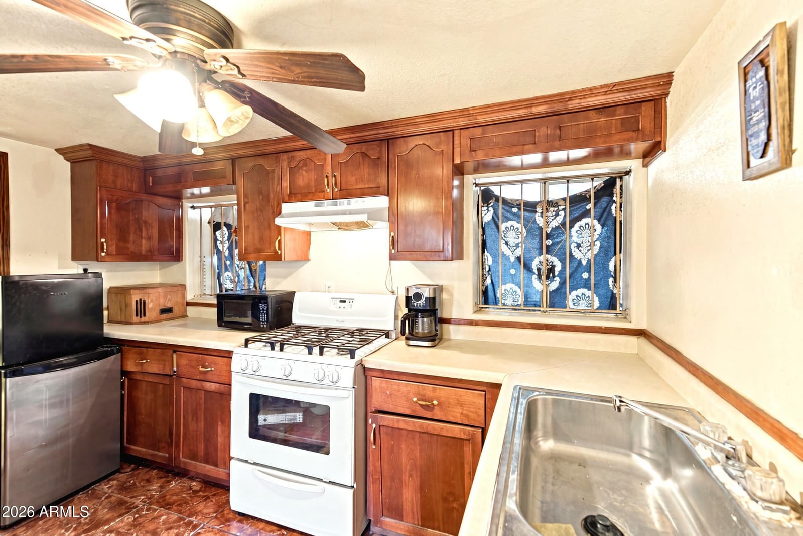 902 S 30th Drive, Phoenix, AZ 85009 — photo 12 of 18