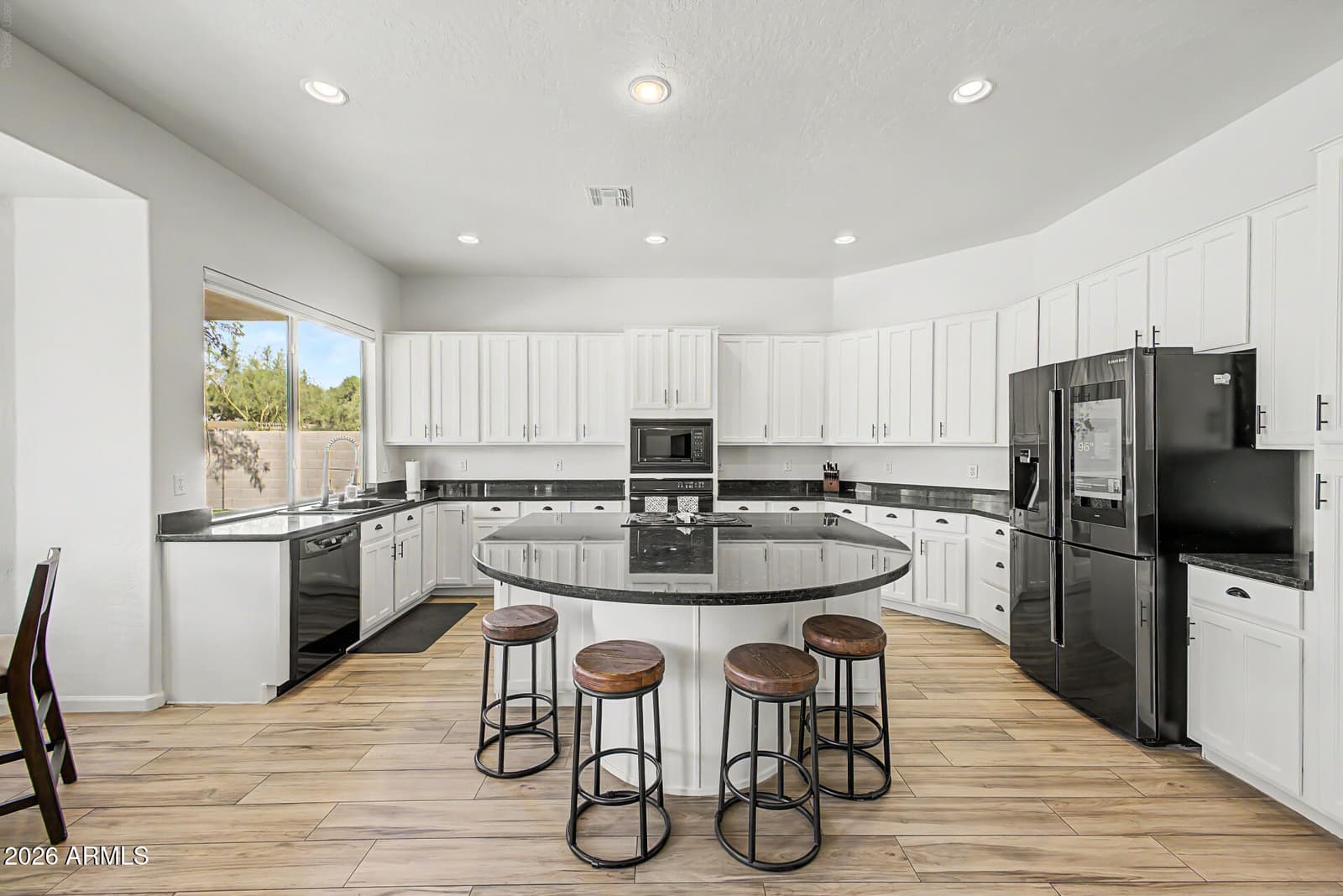 5504 E Via Montoya Drive, Phoenix, AZ 85054 — photo 15 of 36