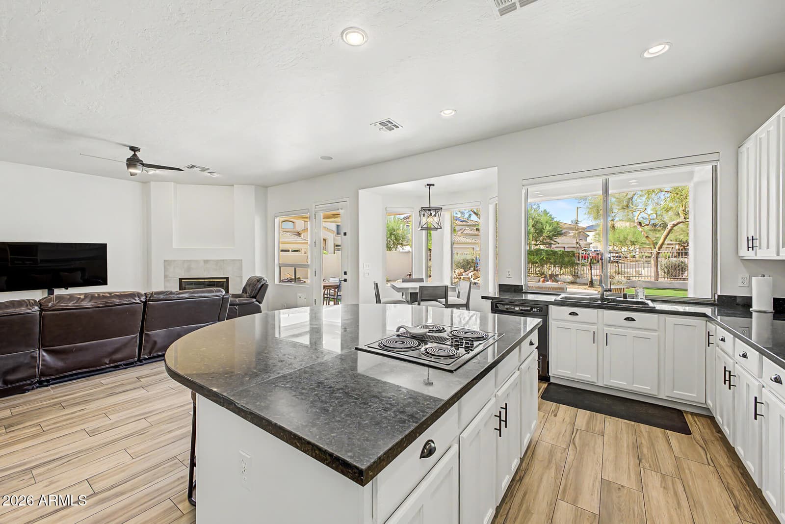 5504 E Via Montoya Drive, Phoenix, AZ 85054 — photo 16 of 36