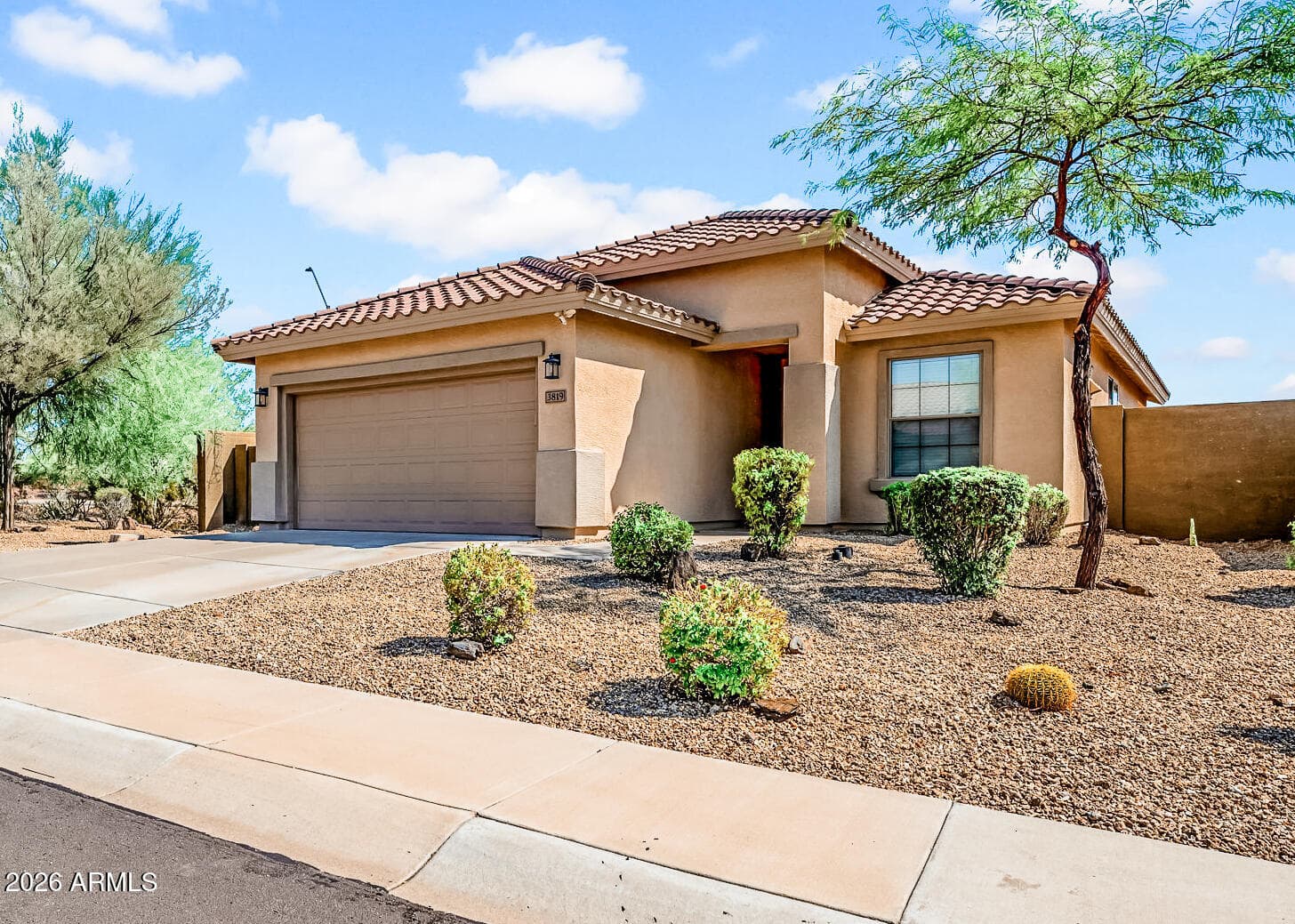 3819 W Links Drive, Phoenix, AZ 85086 — photo 2 of 20