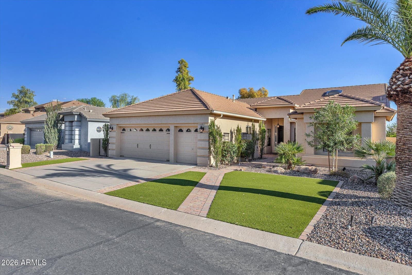 10059 E Cedar Waxwing Drive, Sun Lakes, AZ 85248 — photo 2 of 65