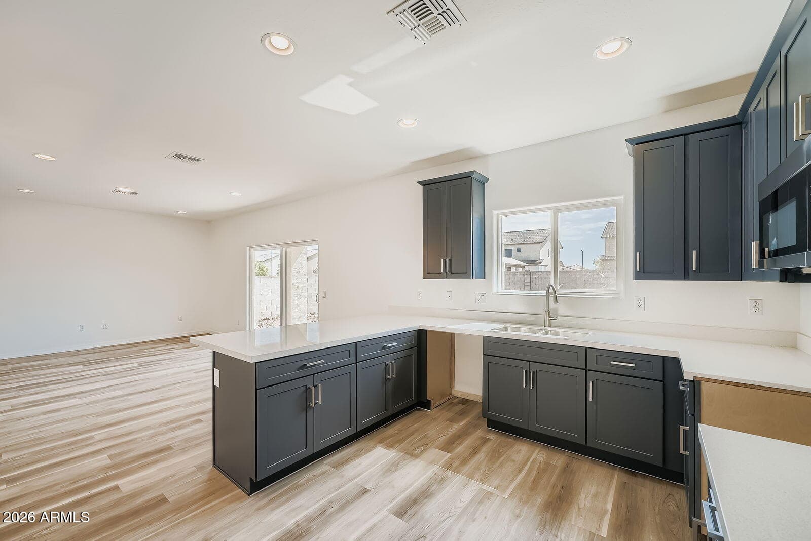 5519 S 11th Avenue, Phoenix, AZ 85041 — photo 10 of 28