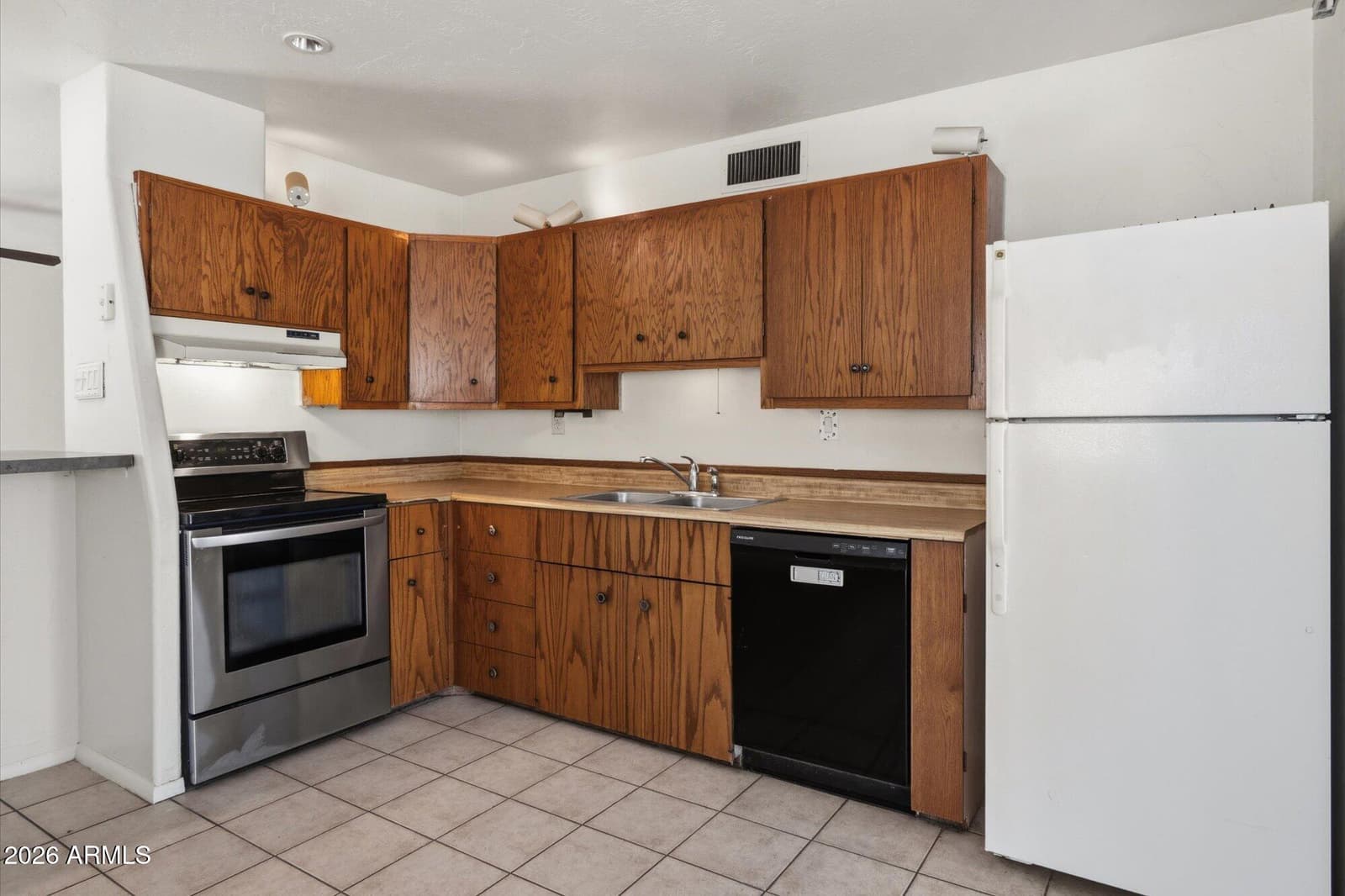 2925 W Mandalay Lane, Phoenix, AZ 85053 — photo 10 of 19