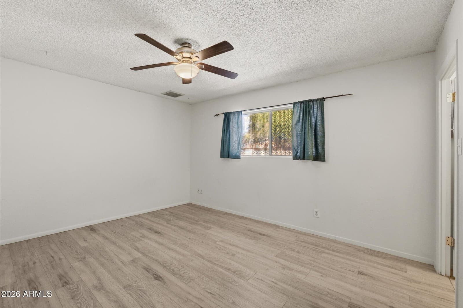 2925 W Mandalay Lane, Phoenix, AZ 85053 — photo 2 of 19