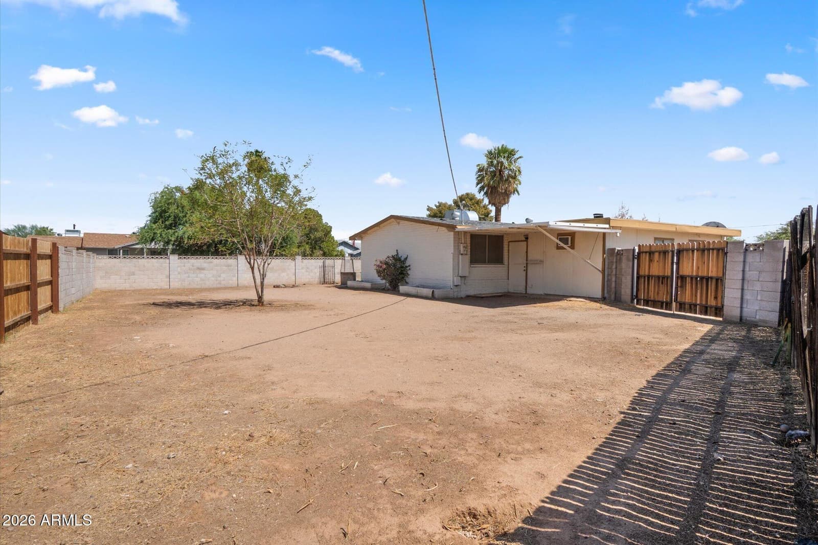 2925 W Mandalay Lane, Phoenix, AZ 85053 — photo 5 of 19
