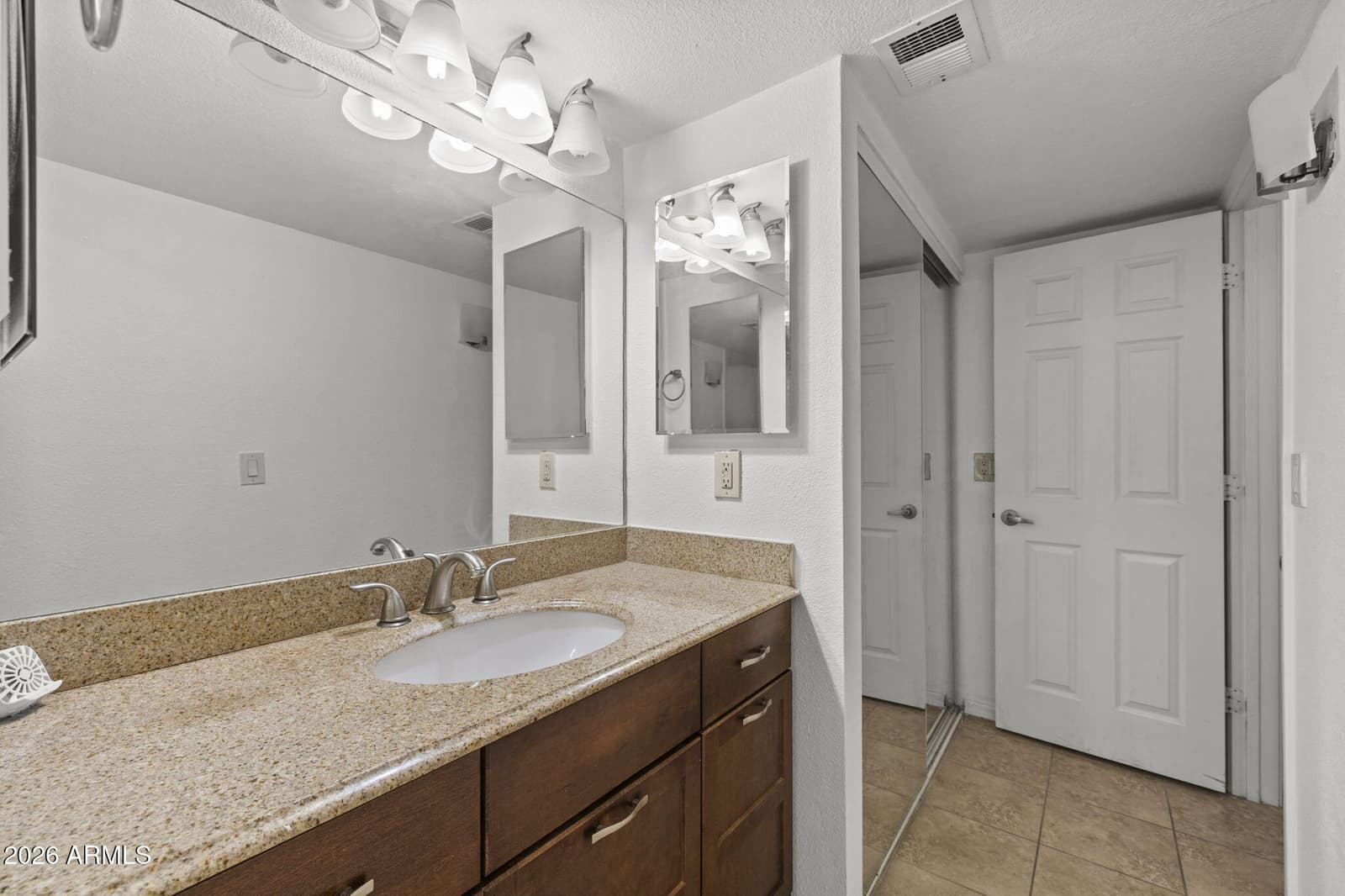 2228 E Campbell Avenue 114, Phoenix, AZ 85016 — photo 20 of 24