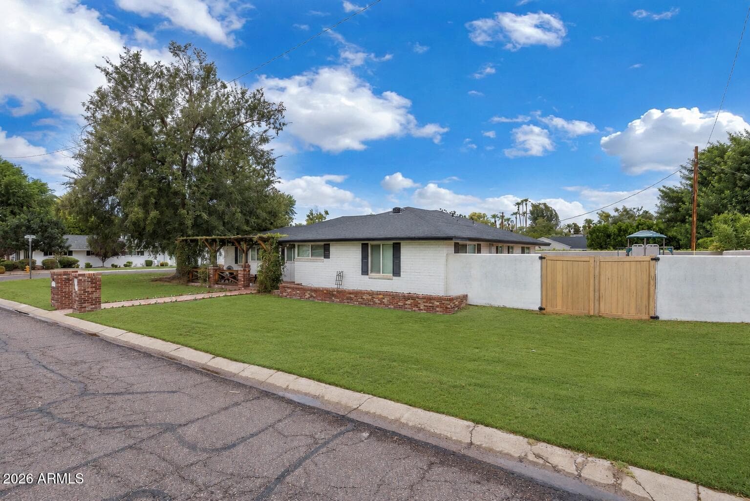 128 E Myrtle Avenue, Phoenix, AZ 85020 — photo 2 of 46