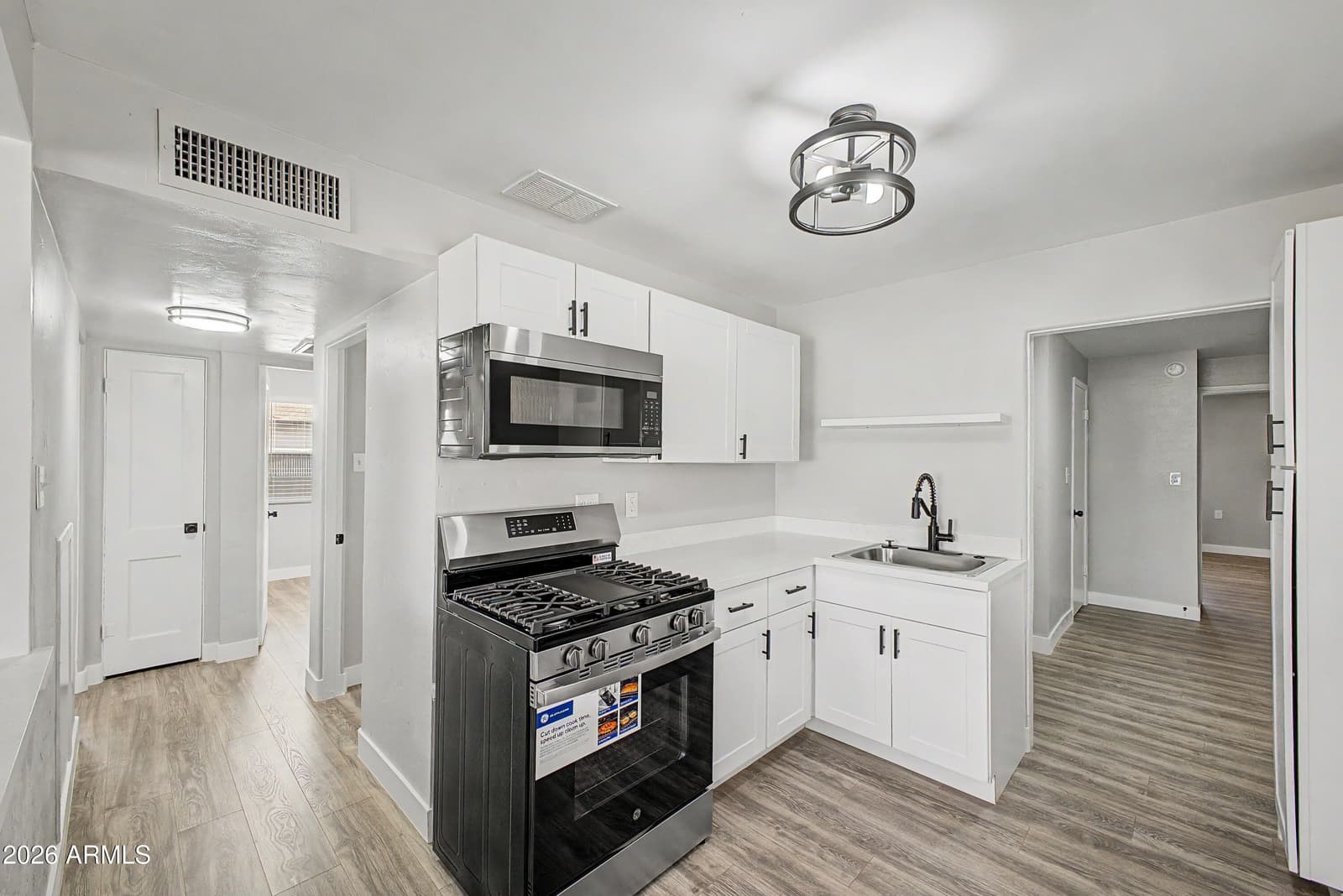 6722 N 24th Drive, Phoenix, AZ 85015 — photo 9 of 17