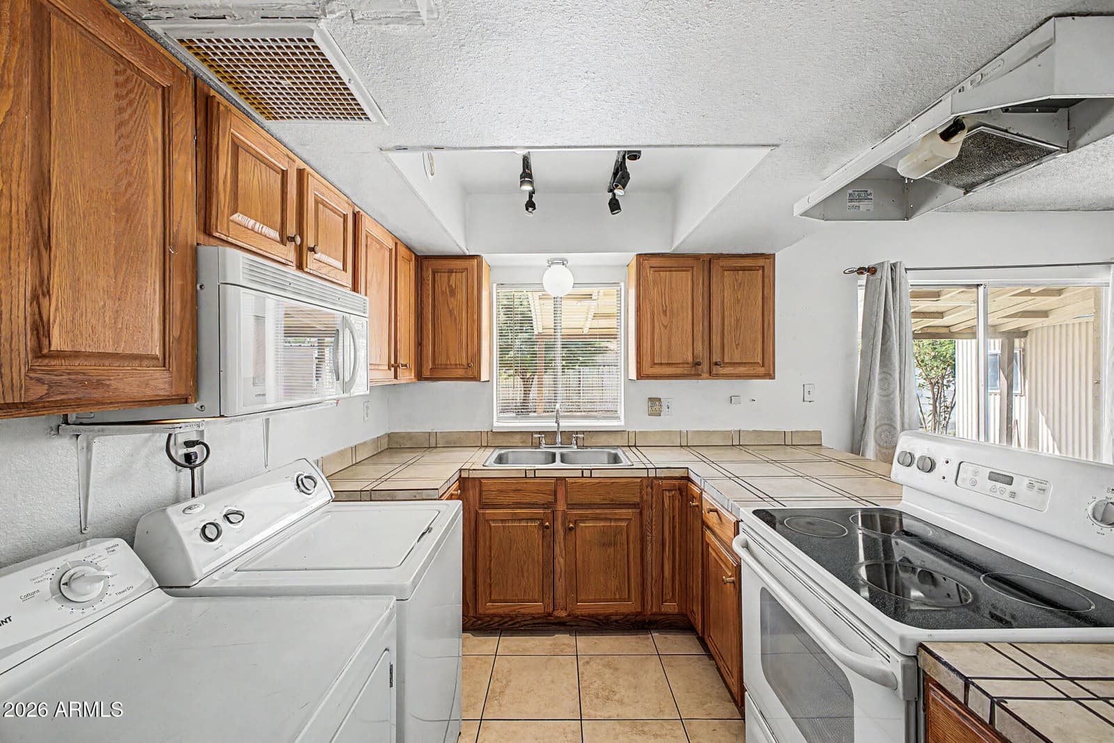 8201 W Sells Drive, Phoenix, AZ 85033 — photo 10 of 26