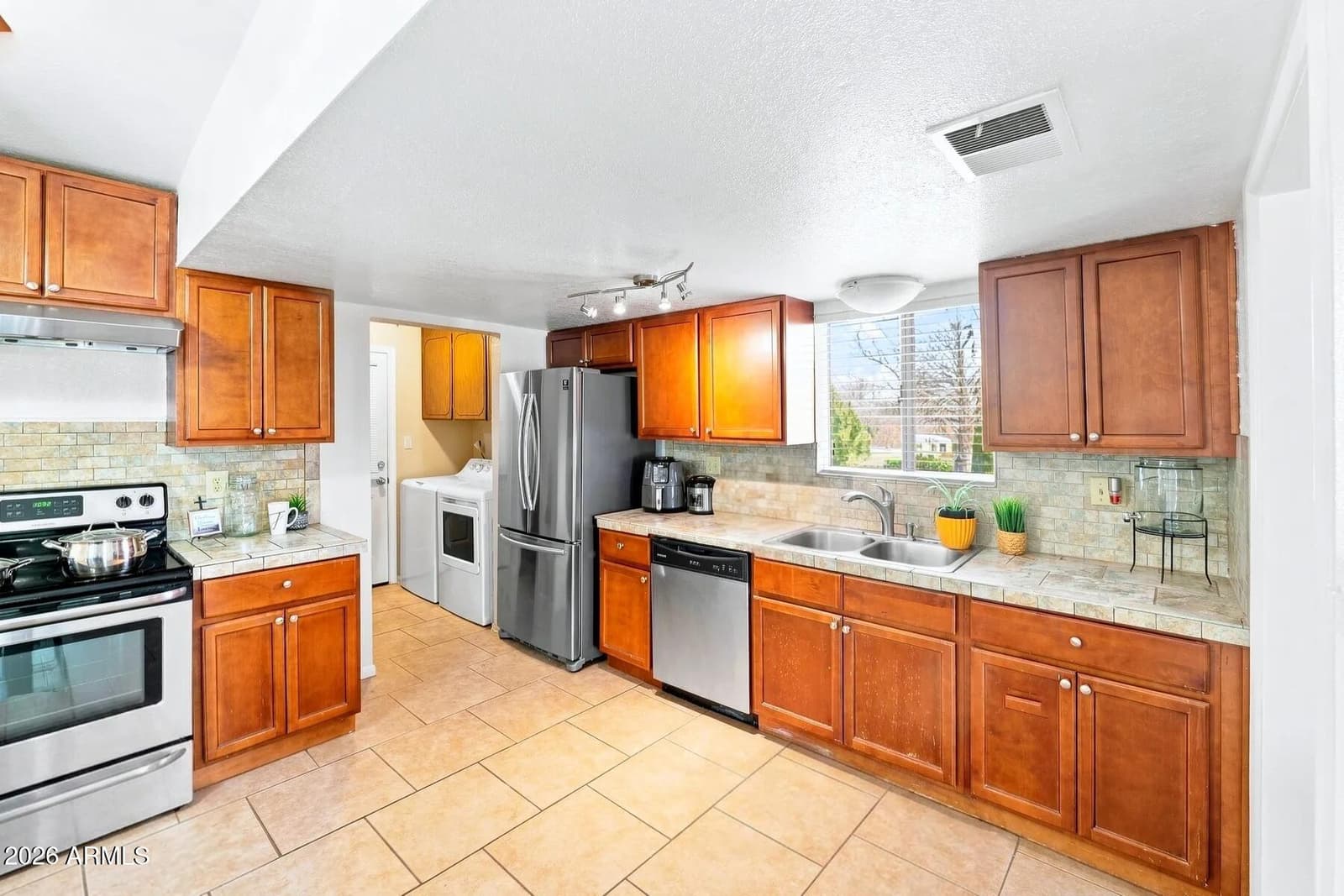 1109 E Mesquite Drive, Sierra Vista, AZ 85635 — photo 5 of 29