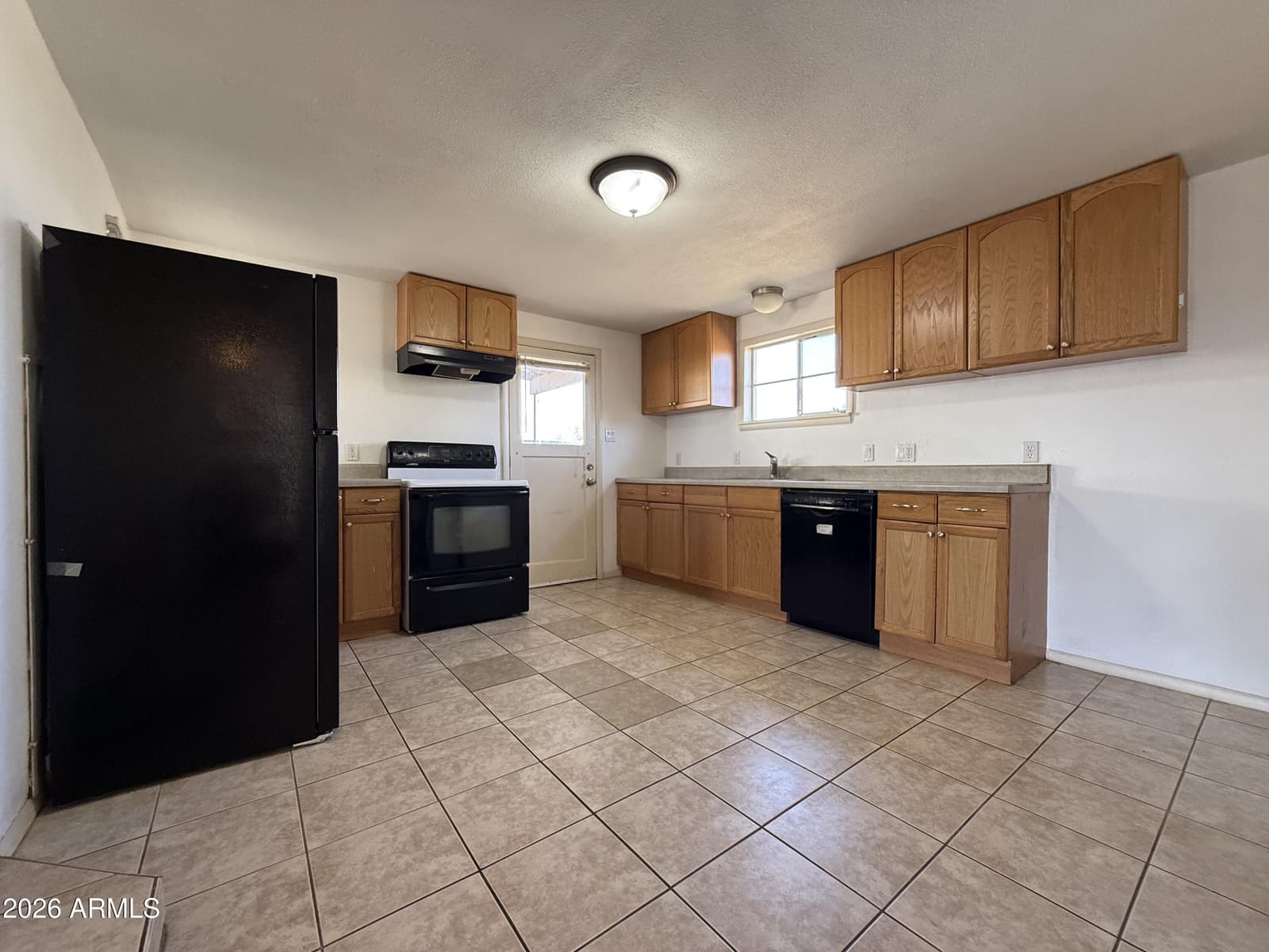 123 E Apache Street, Huachuca City, AZ 85616 — photo 19 of 31