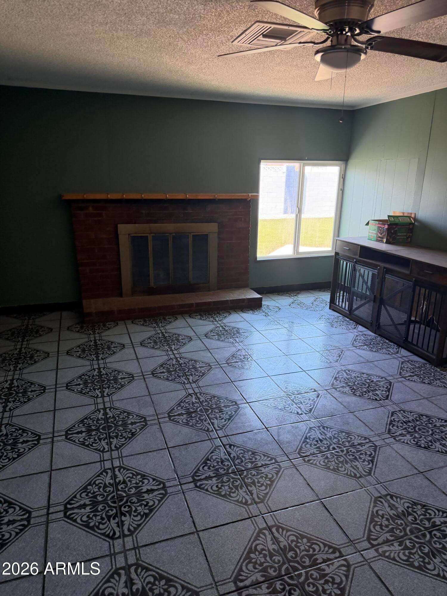 6952 W Wolf Street, Phoenix, AZ 85033 — photo 3 of 6