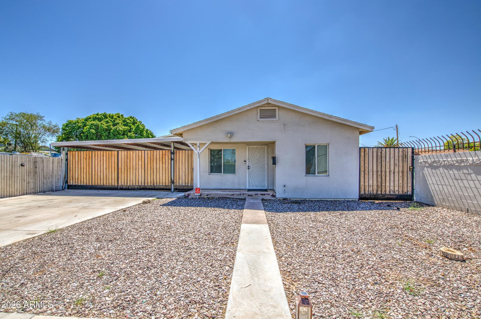547 W Mahoney Avenue, Mesa, AZ 85210 — photo 3 of 44