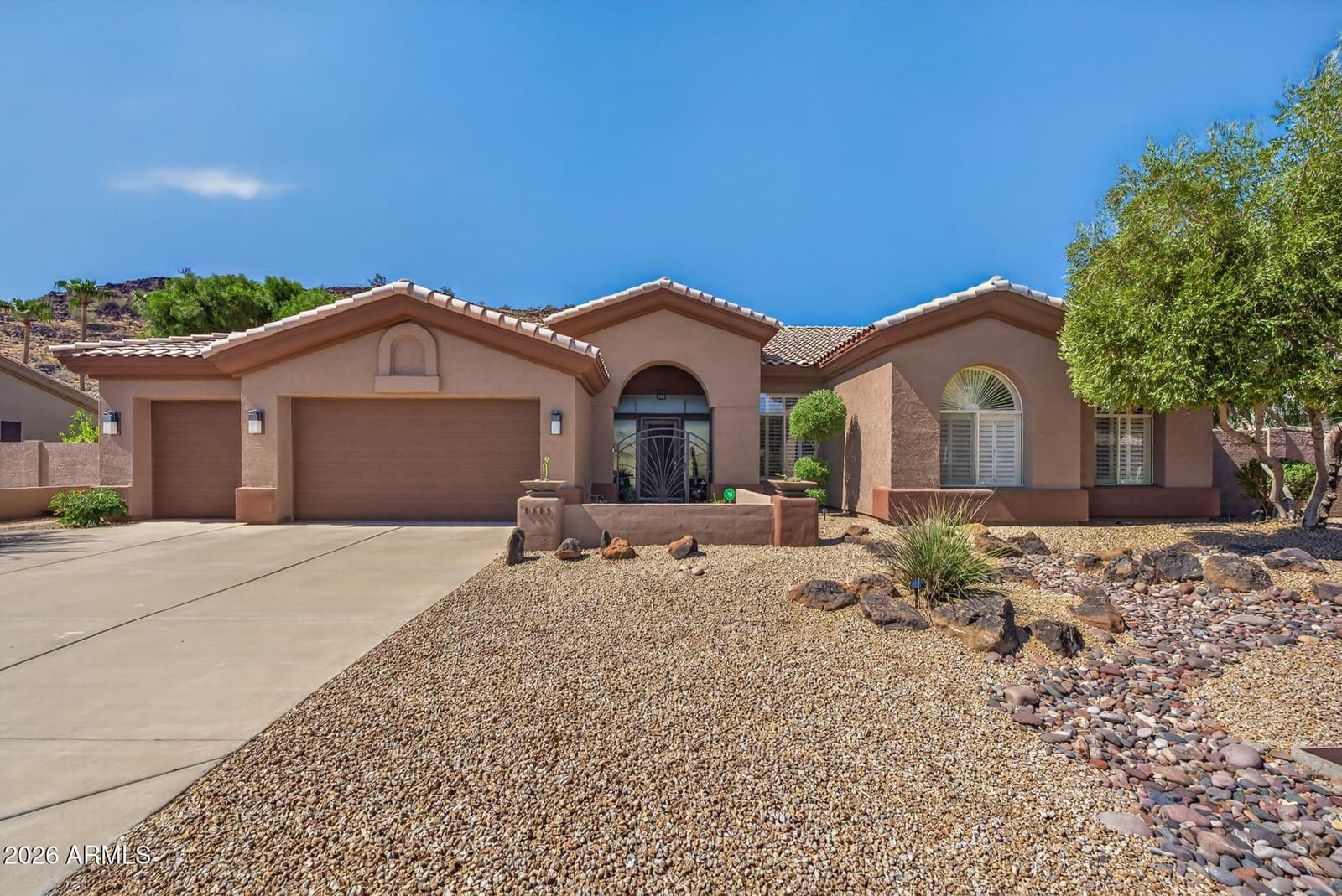 5565 W Pinnacle Hill Drive, Glendale, AZ 85310 — photo 1 of 109