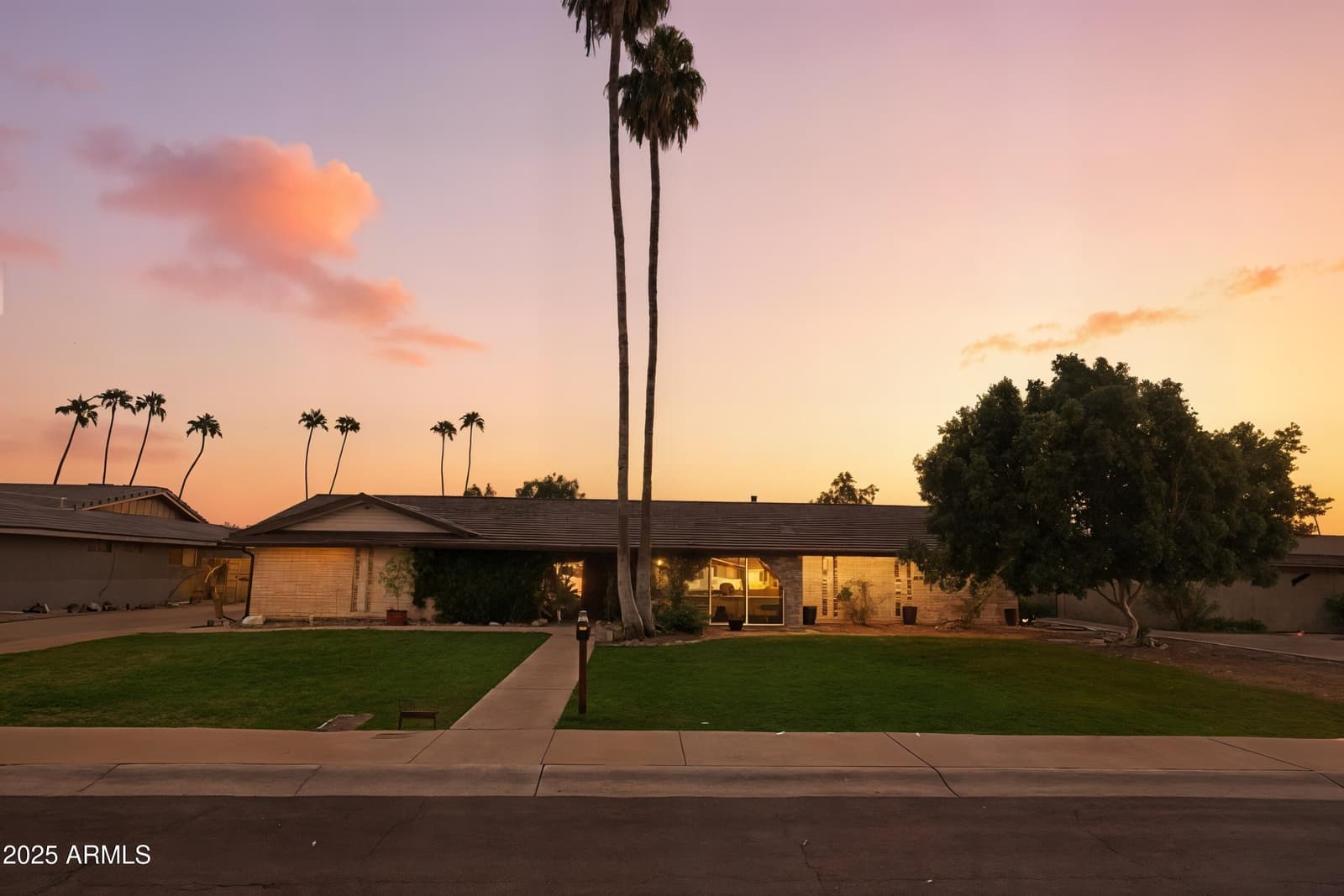 19 E Canterbury Court, Phoenix, AZ 85022 — photo 39 of 40