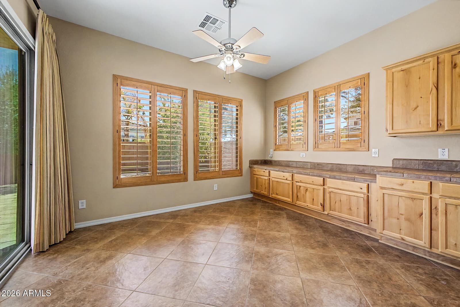 6587 S Martingale Road, Gilbert, AZ 85298 — photo 17 of 57