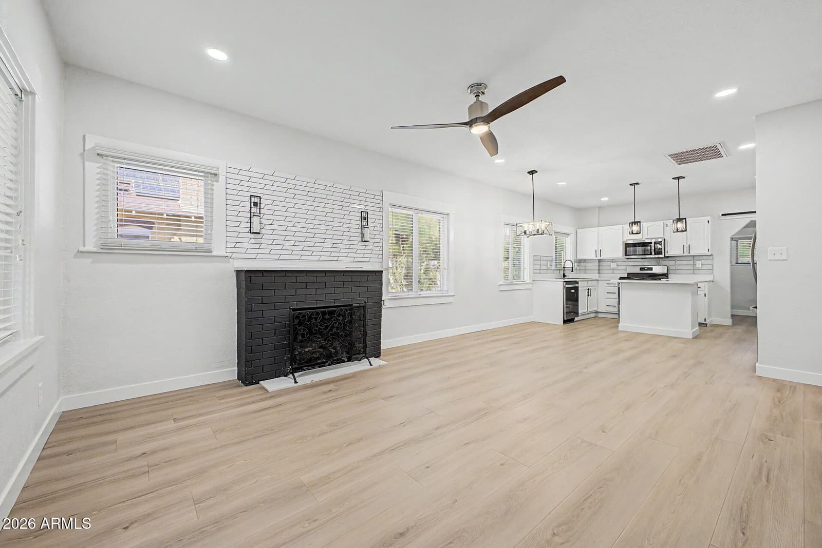 2037 N Mitchell Street, Phoenix, AZ 85006 — photo 4 of 51