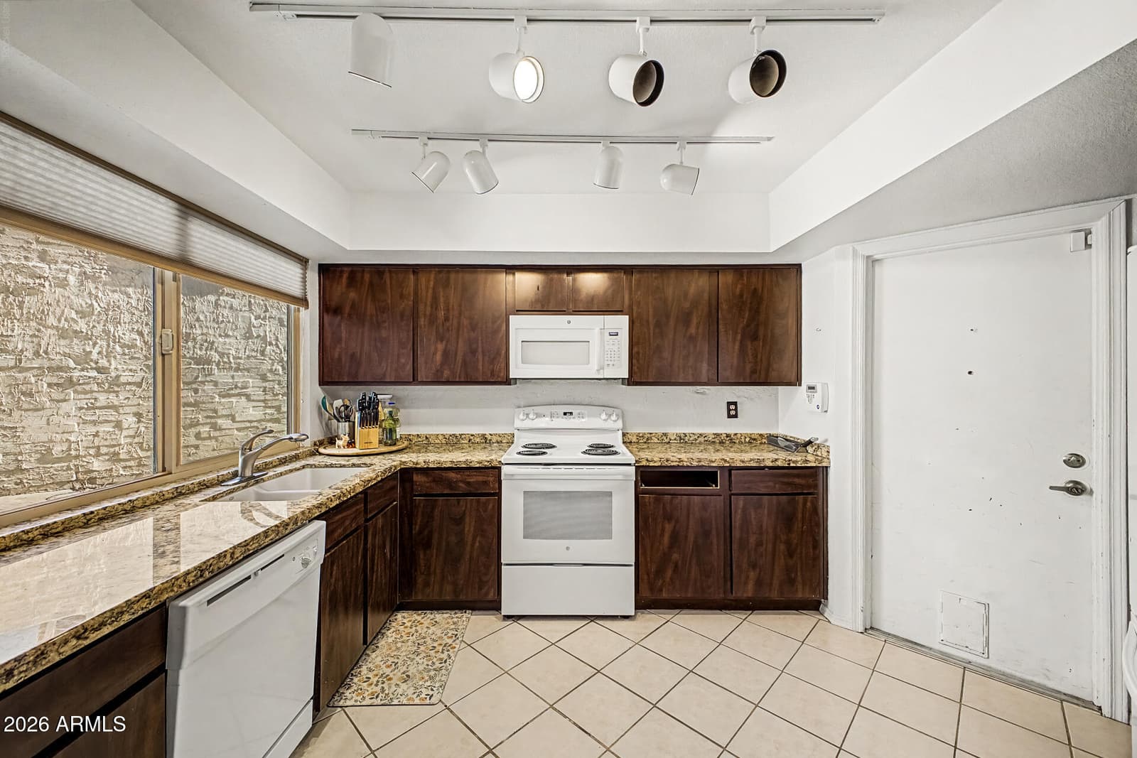 16637 N 29th Drive, Phoenix, AZ 85053 — photo 5 of 11