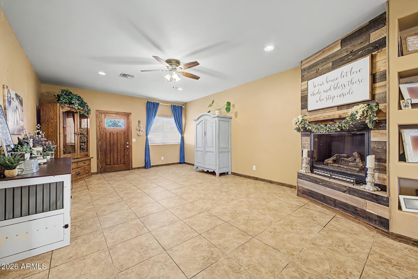 2402 W Roughrider Road, New River, AZ 85087 — photo 8 of 38