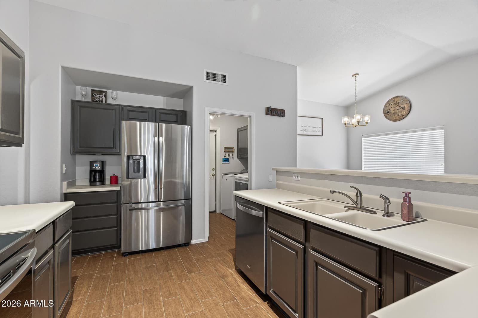 3319 E Rosemonte Drive, Phoenix, AZ 85050 — photo 10 of 34