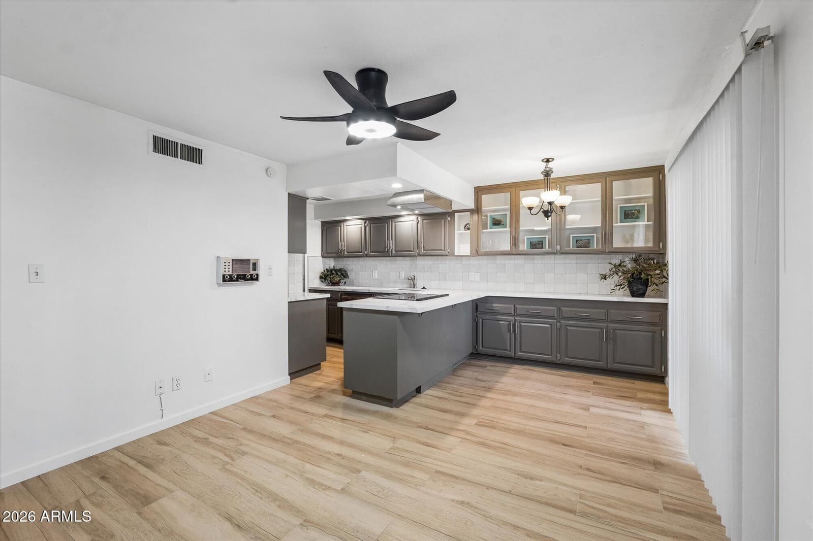 8135 N Central Avenue Avenue 4, Phoenix, AZ 85020 — photo 9 of 50
