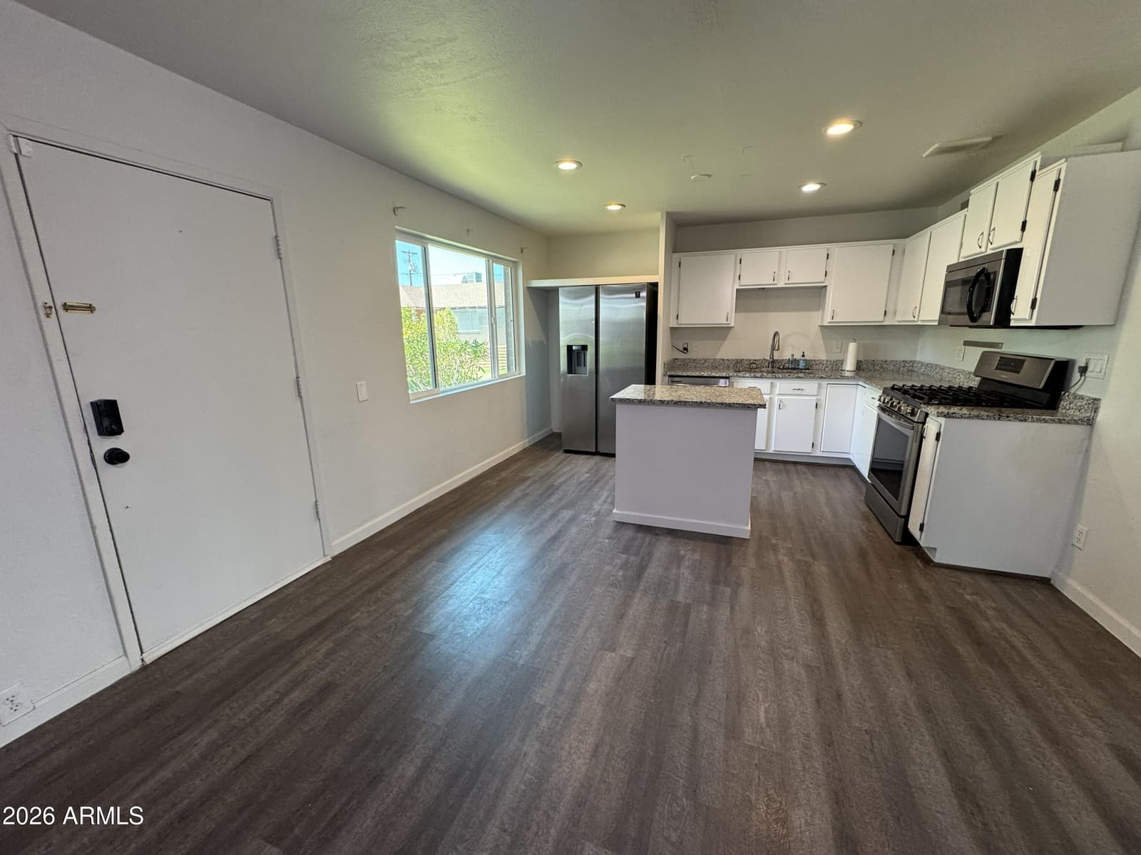 6331 N 31st Drive, Phoenix, AZ 85017 — photo 4 of 26